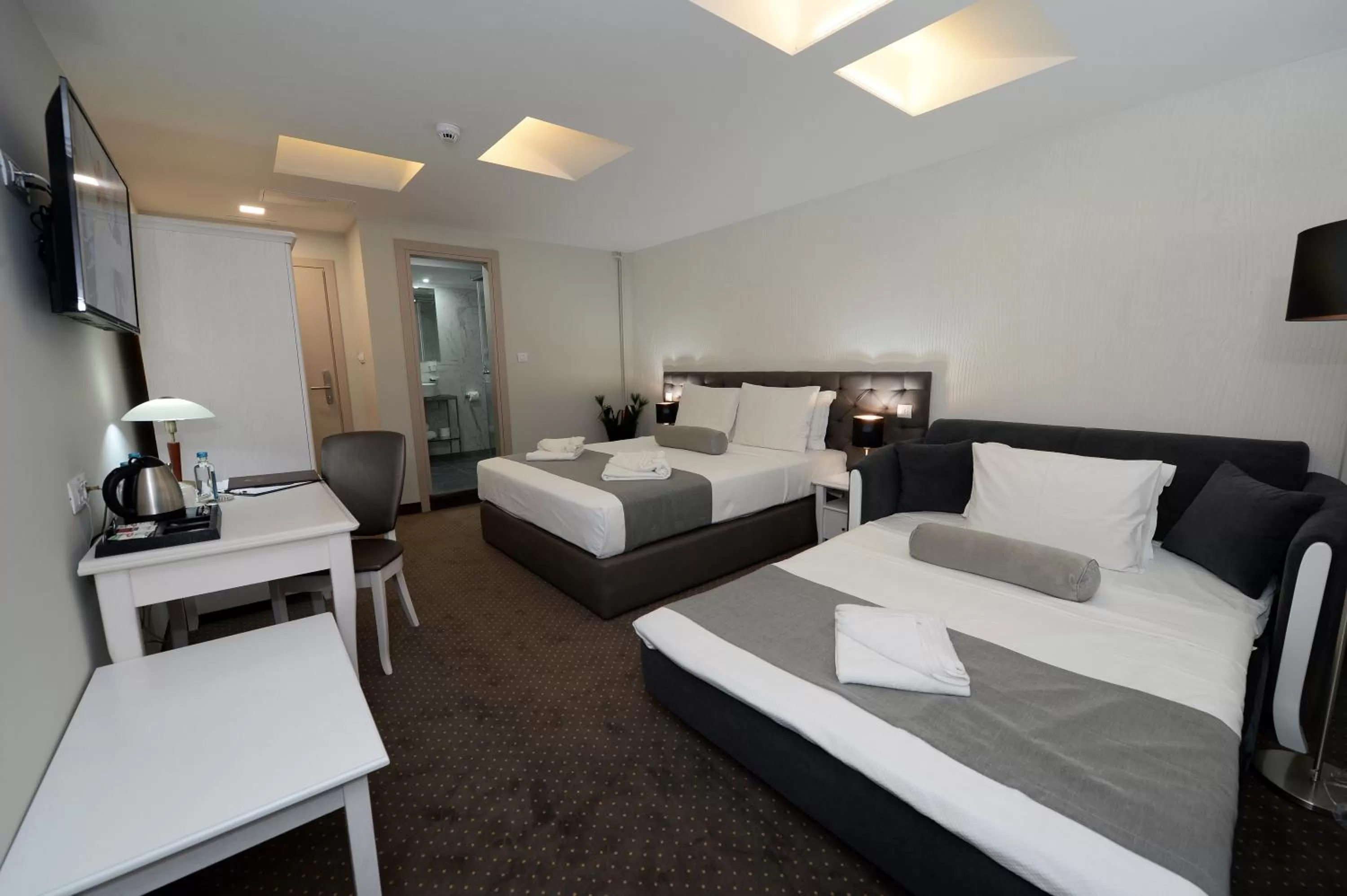 Photo of the whole room, Bed in Hotel Alexandar II