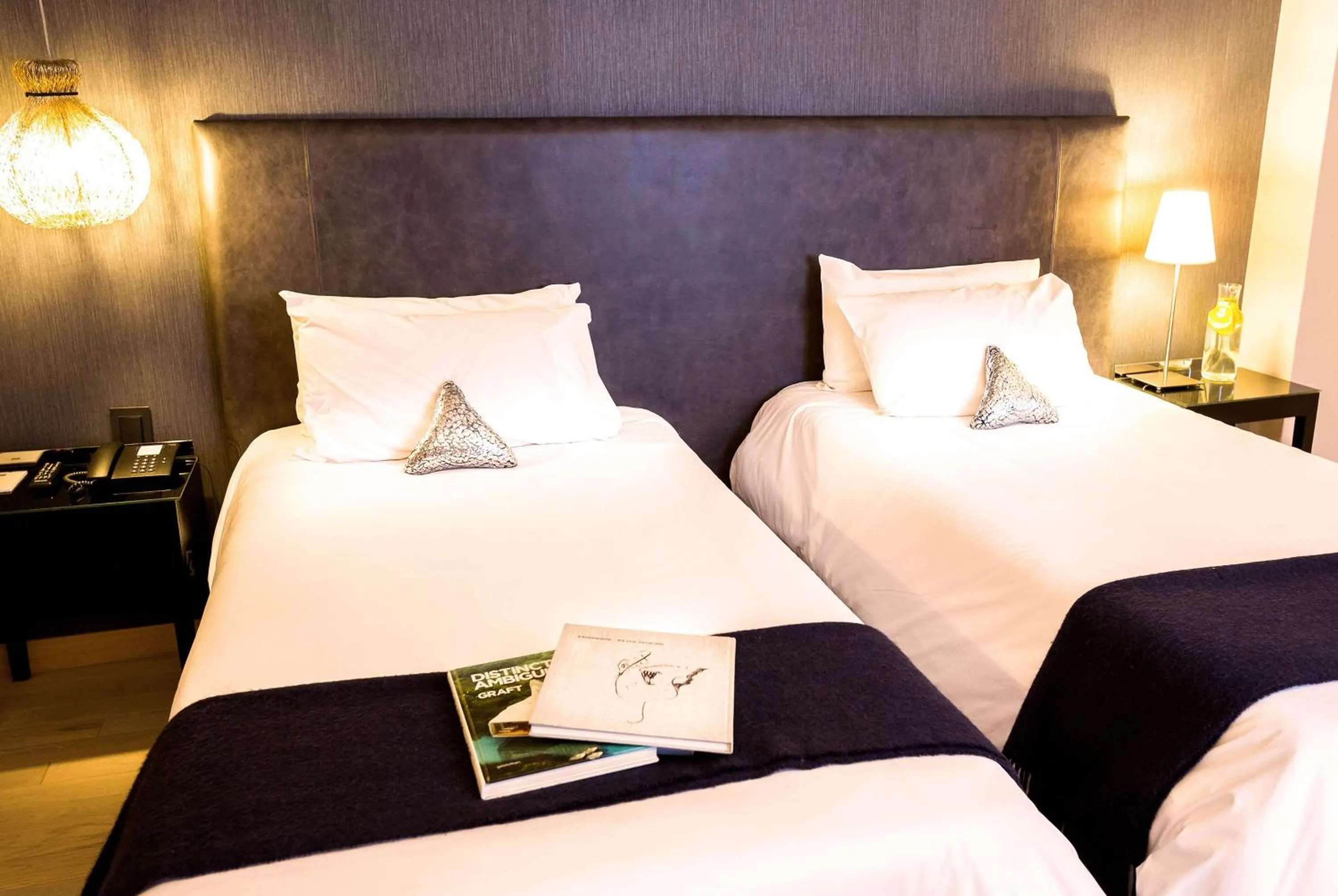 Photo of the whole room, Bed in Esplendor Plaza Francia