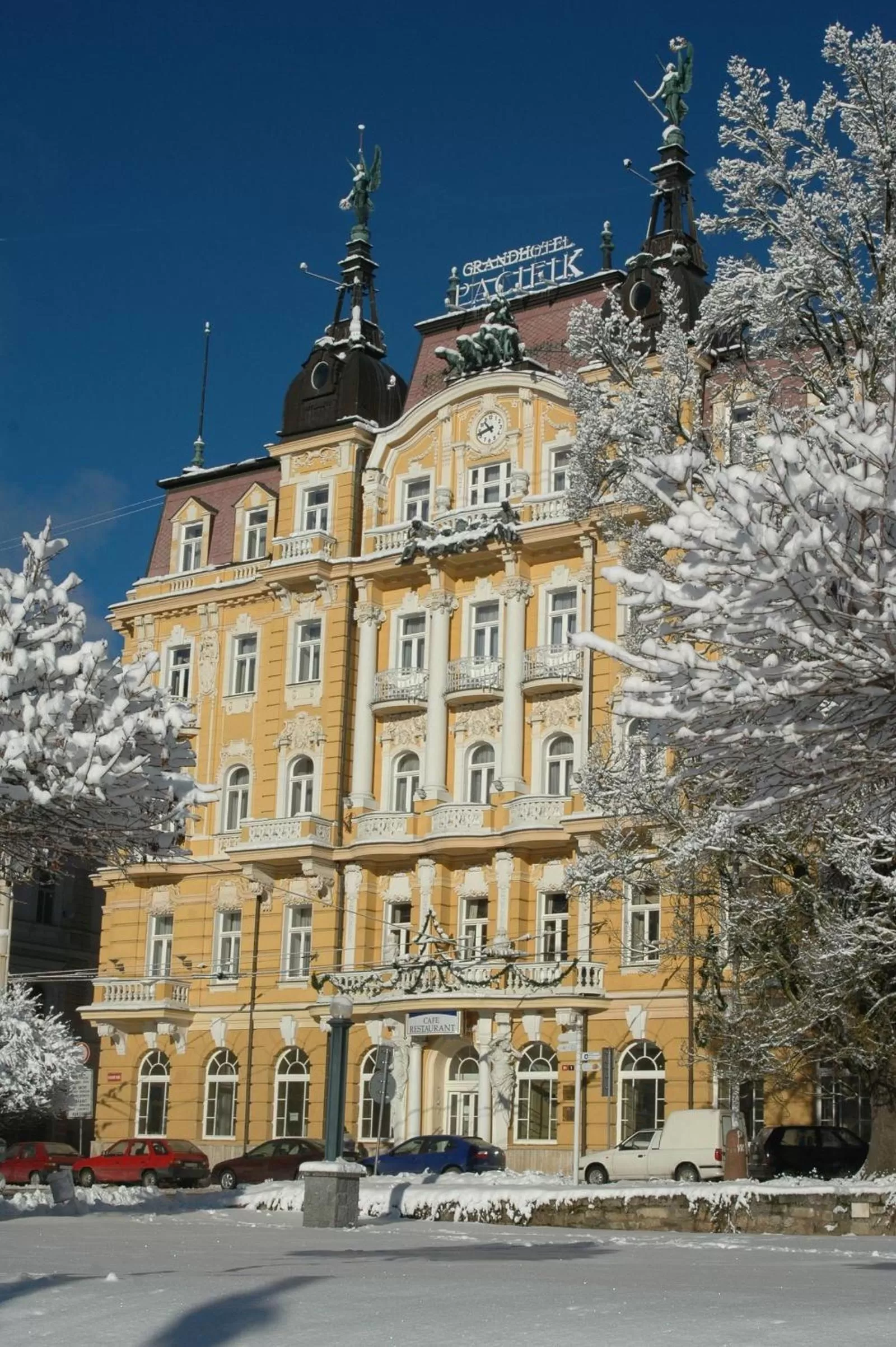 Facade/entrance in Ensana Hotel Pacifik