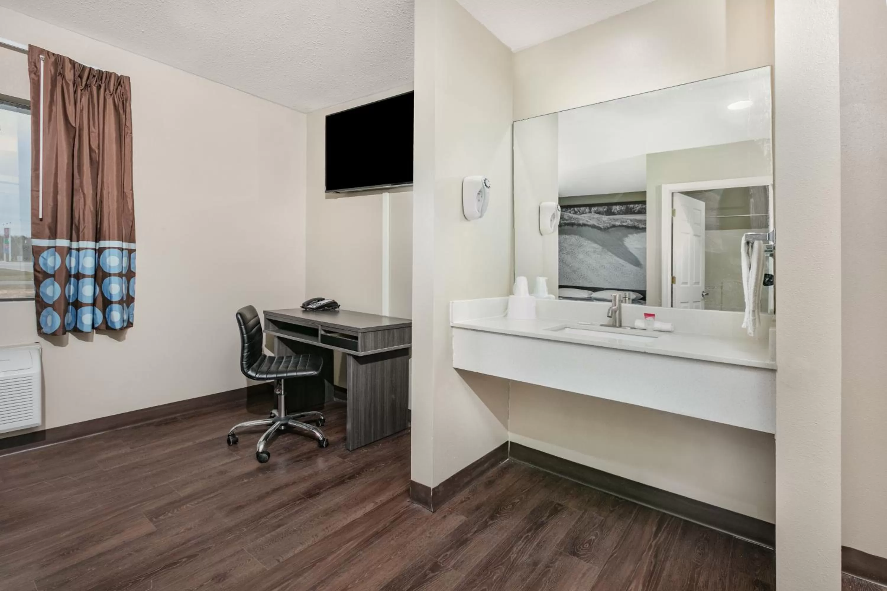 TV and multimedia in Super 8 by Wyndham Moss Point