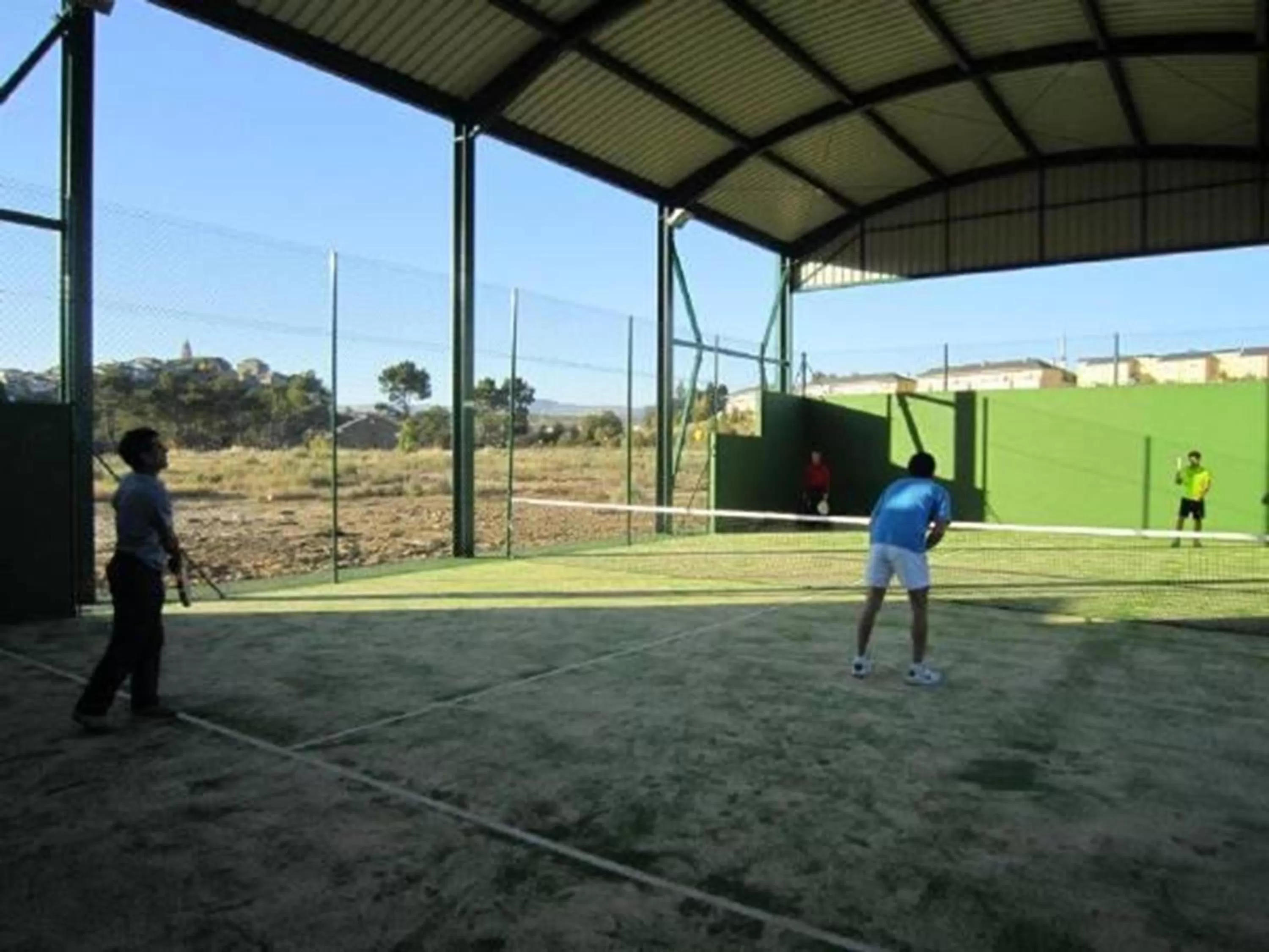 Tennis court in Tierra De Lobos