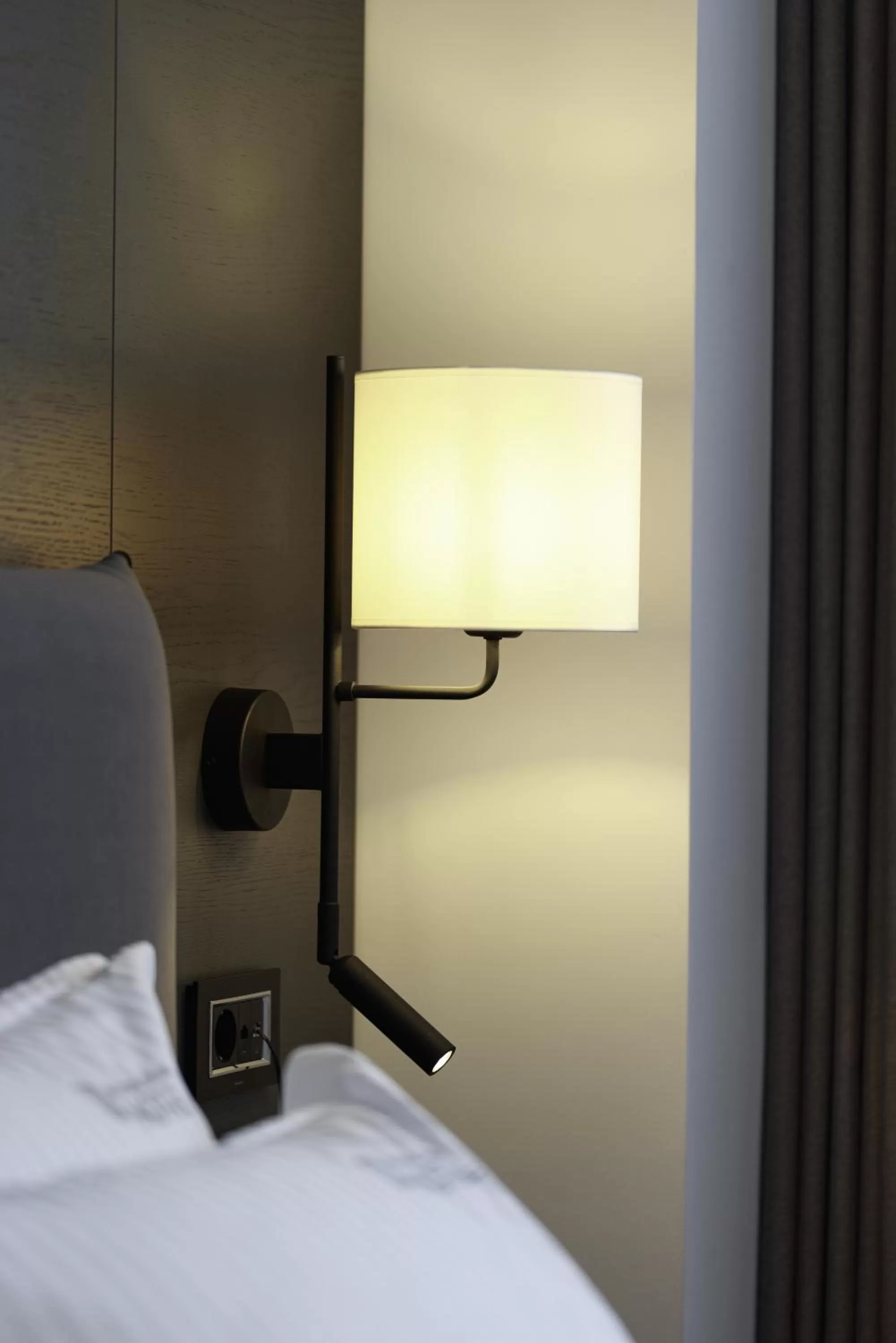 Communal lounge/ TV room, Bed in Hotel Uji Ftohte Tepelene