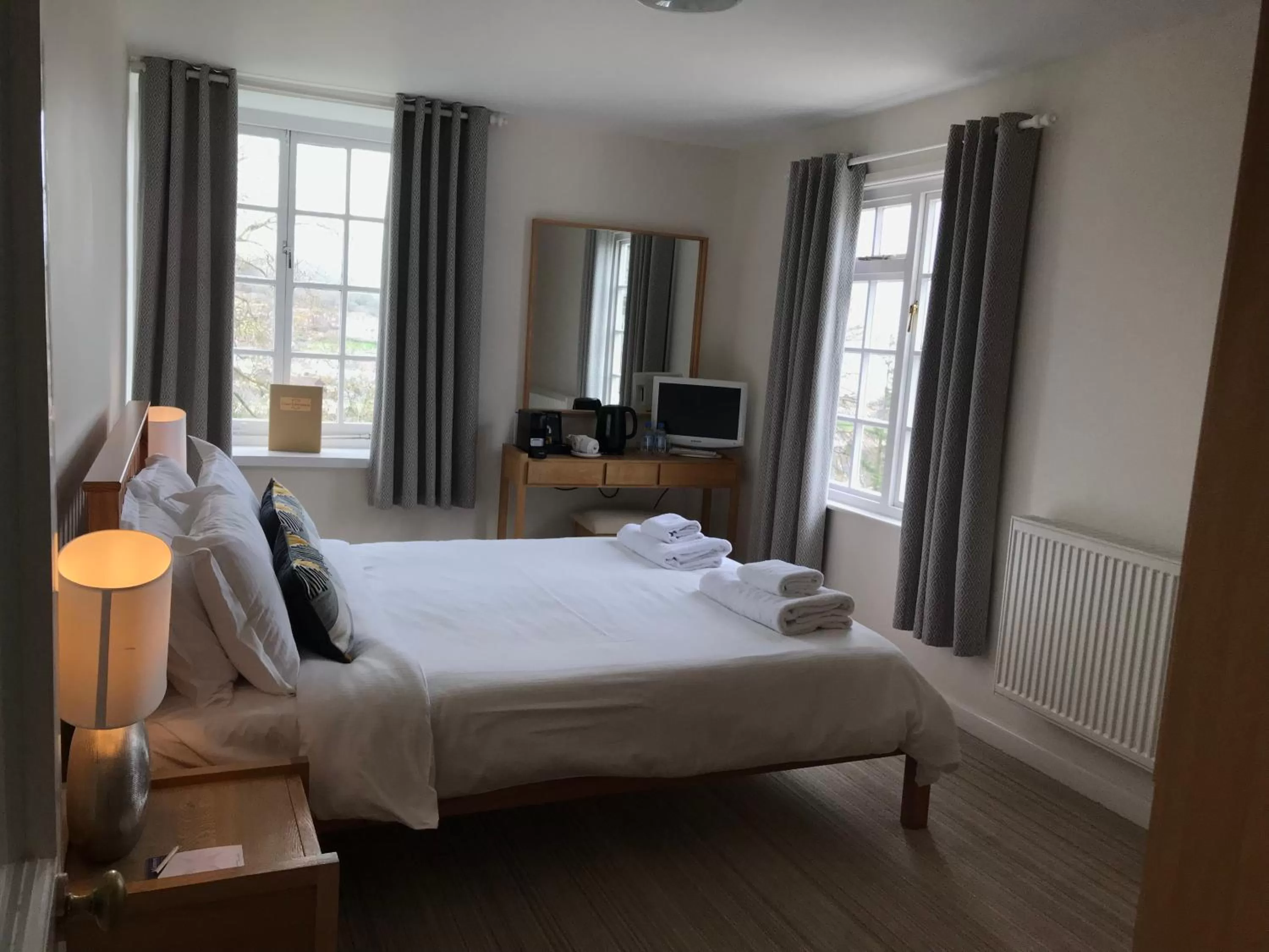 Bedroom, Bed in The Mariners Hotel