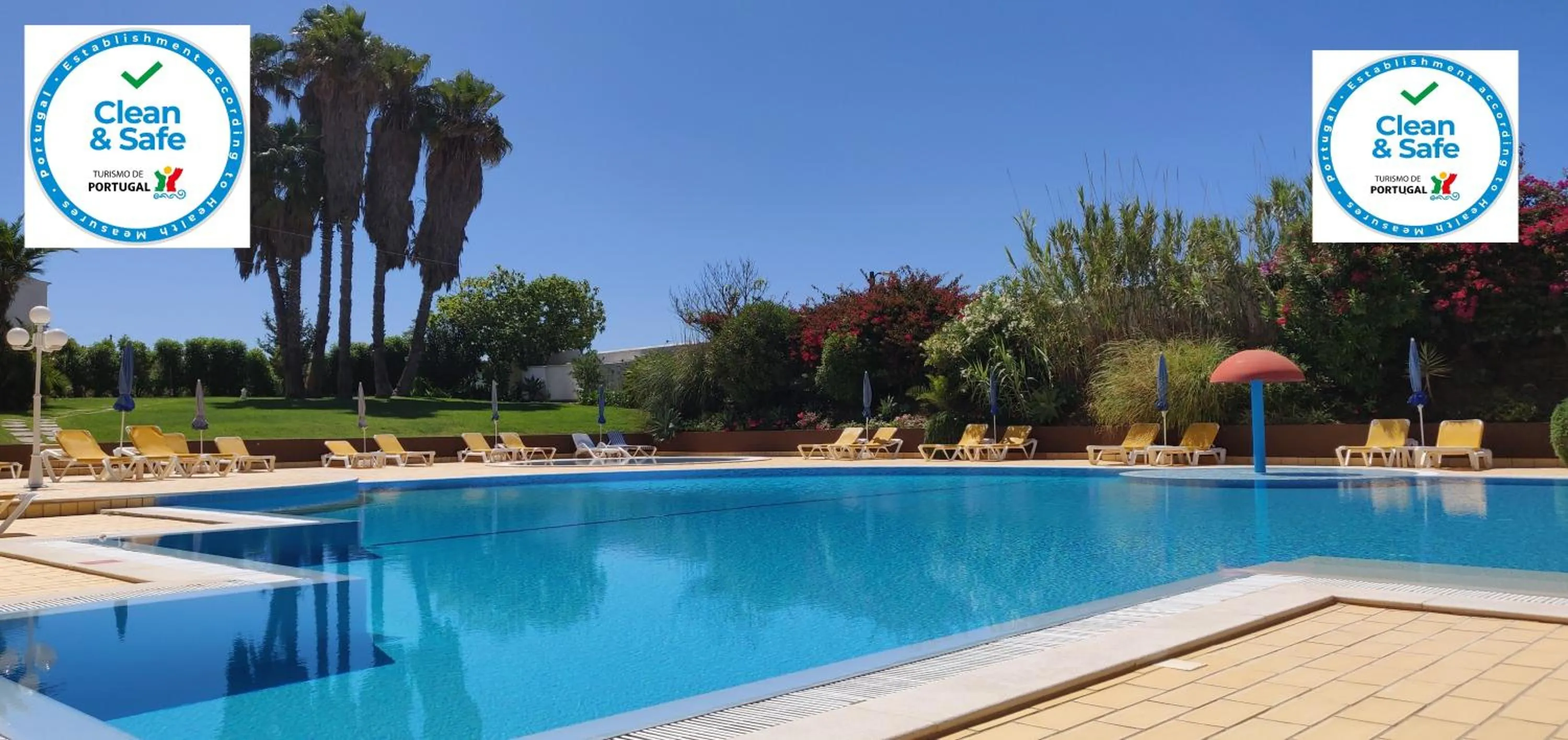 Swimming pool in Hotel Luar