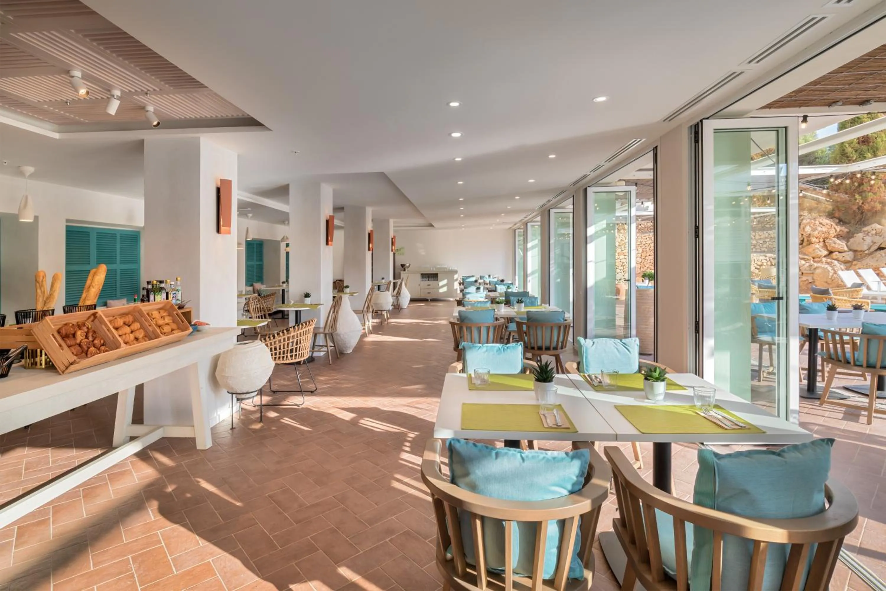 Restaurant/places to eat in Barceló Ponent Beach