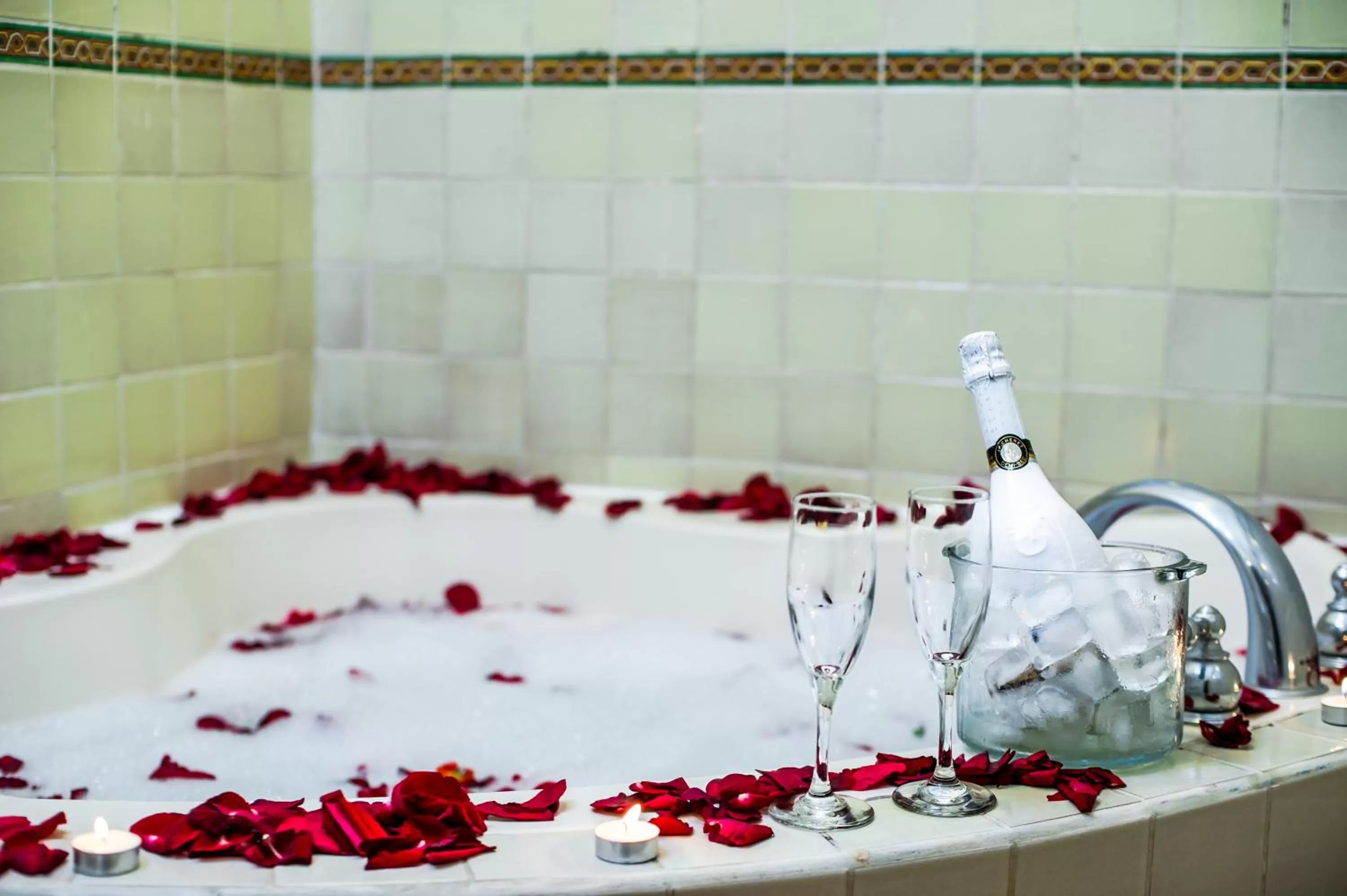 Hot Tub in Hotel Meson del Valle by AHS