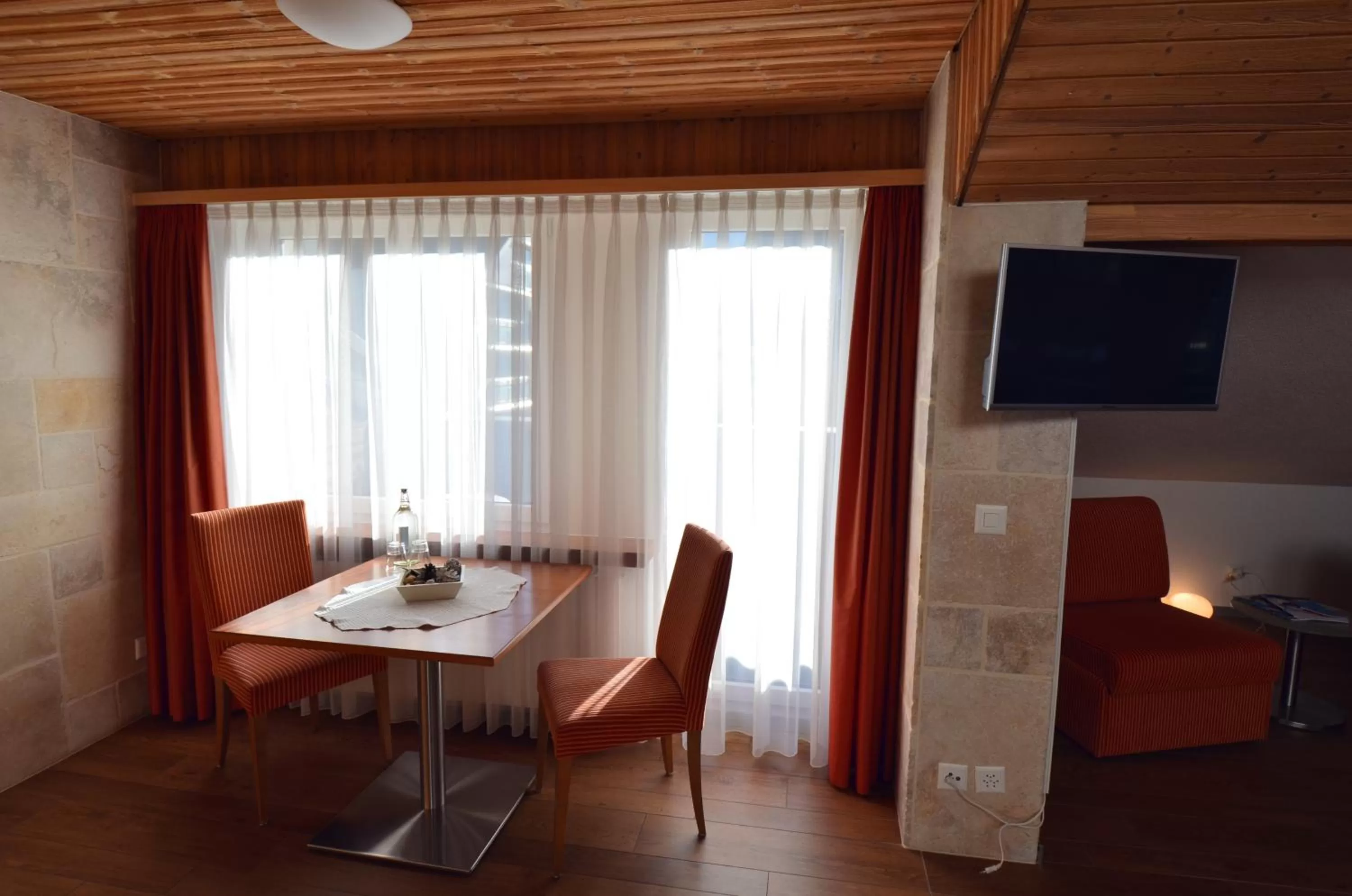 Day in Hotel Belmont