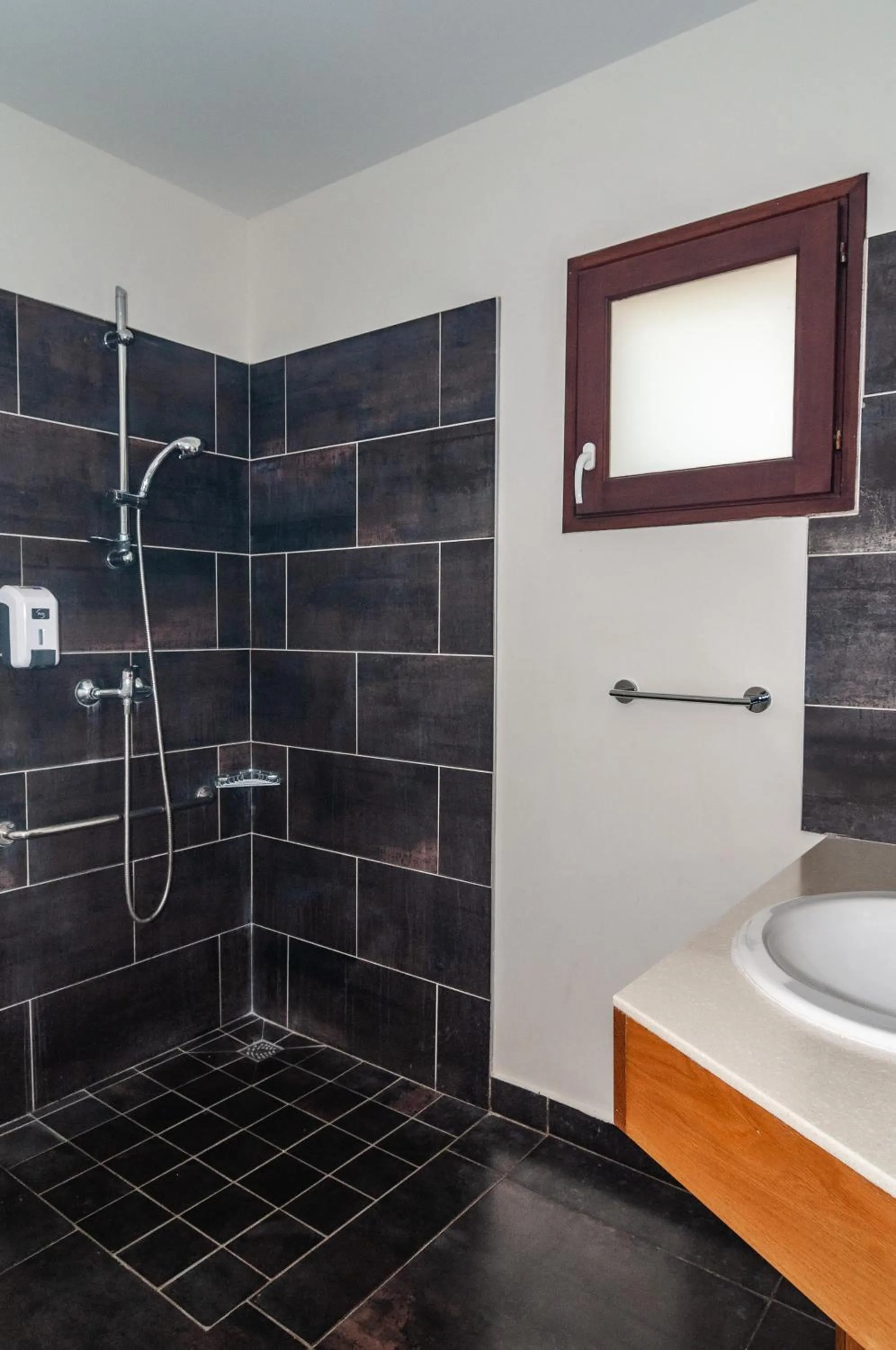 Bathroom in Tama Hotel