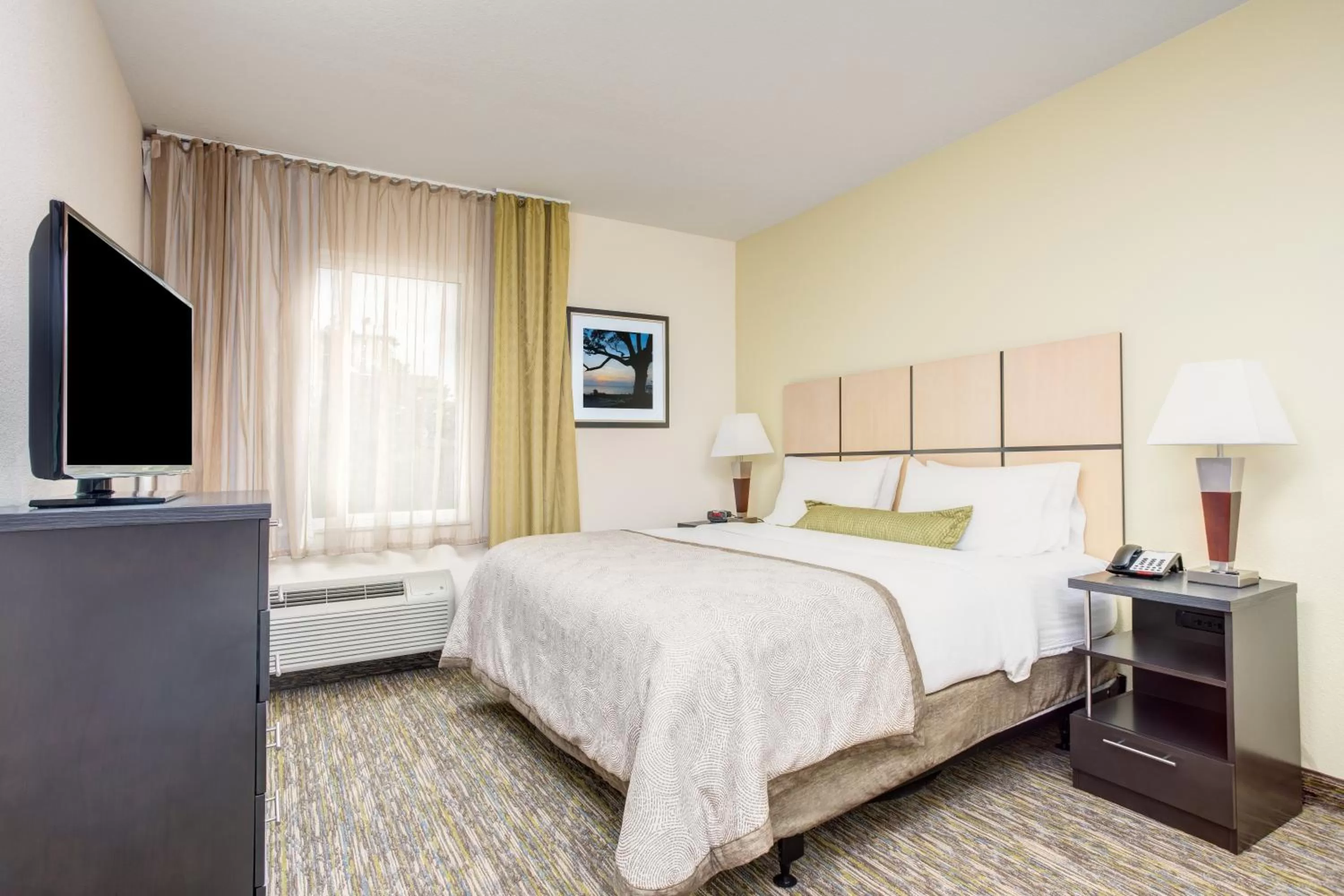 Bedroom, Bed in Candlewood Suites Cut Off - Galliano by IHG