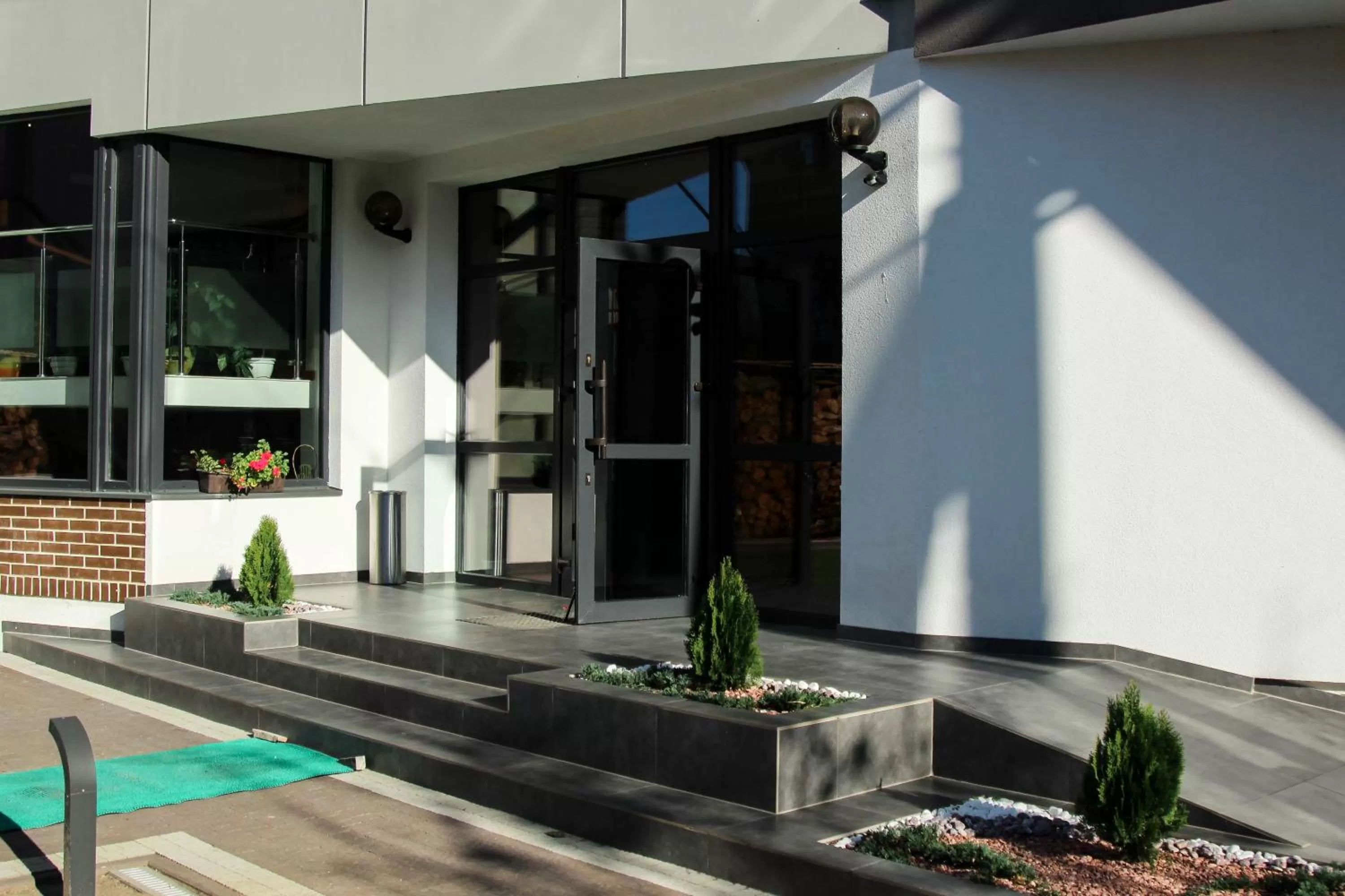 Facade/entrance, Swimming Pool in Motel Kurortnyy & SPA