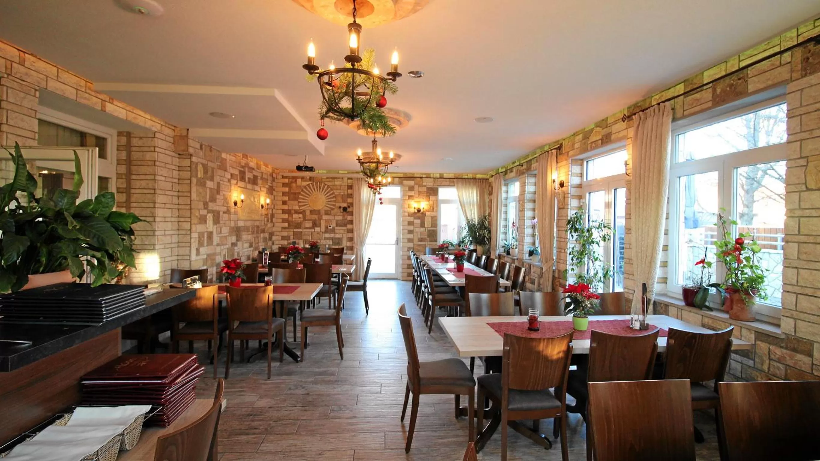 Restaurant/places to eat in Hotel-Restaurant Axion