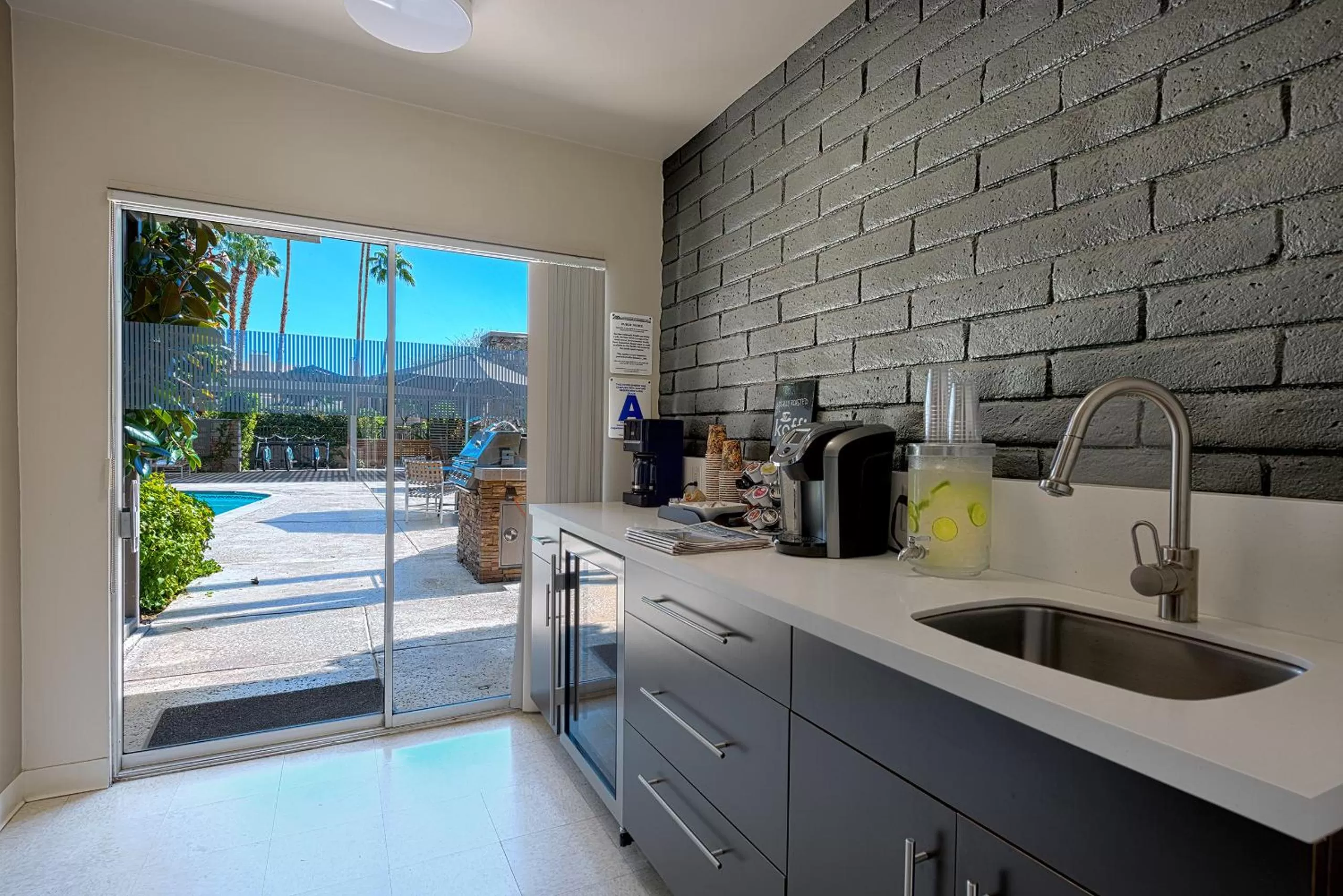 Communal kitchen in Desert Hills - 21 and Over