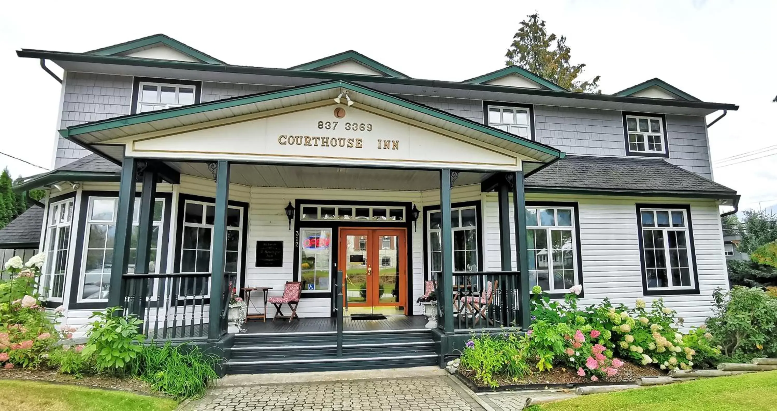 Courthouse Inn Revelstoke Courthouse Inn Revelstoke