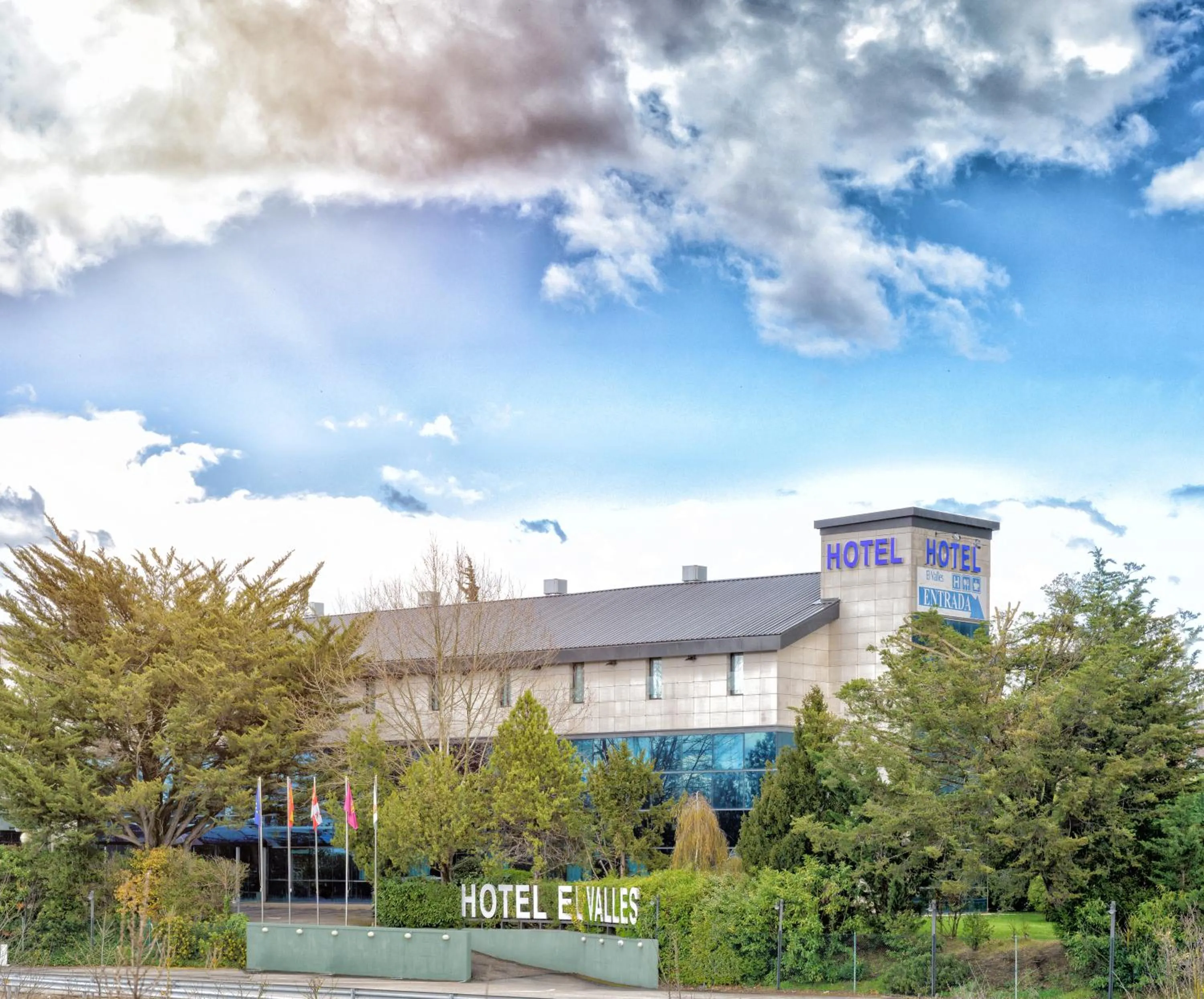 Garden in Hotel Restaurante El Valles 4 ESTRELLAS