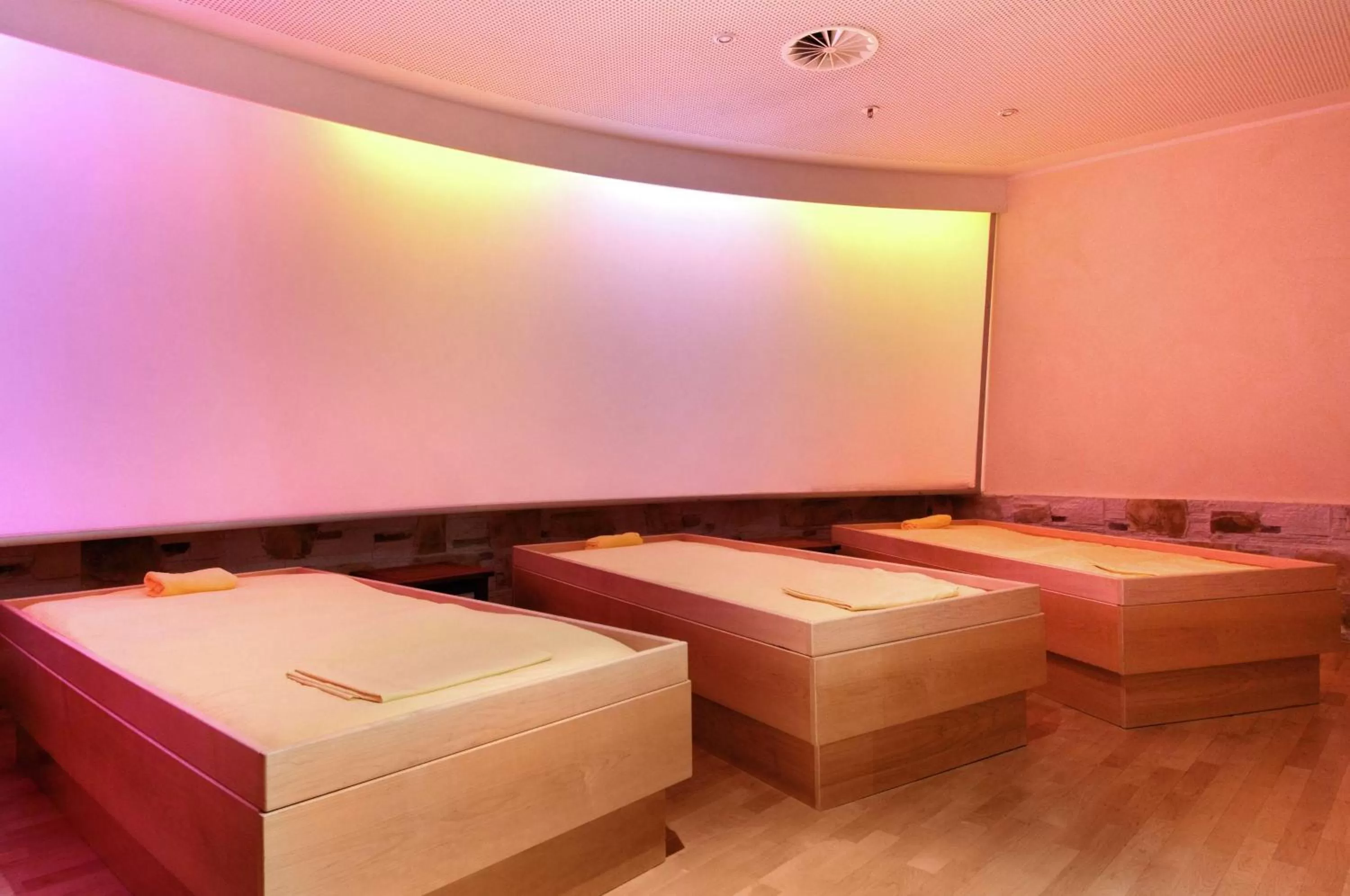 Spa and wellness centre/facilities, Bed in Hilton Berlin