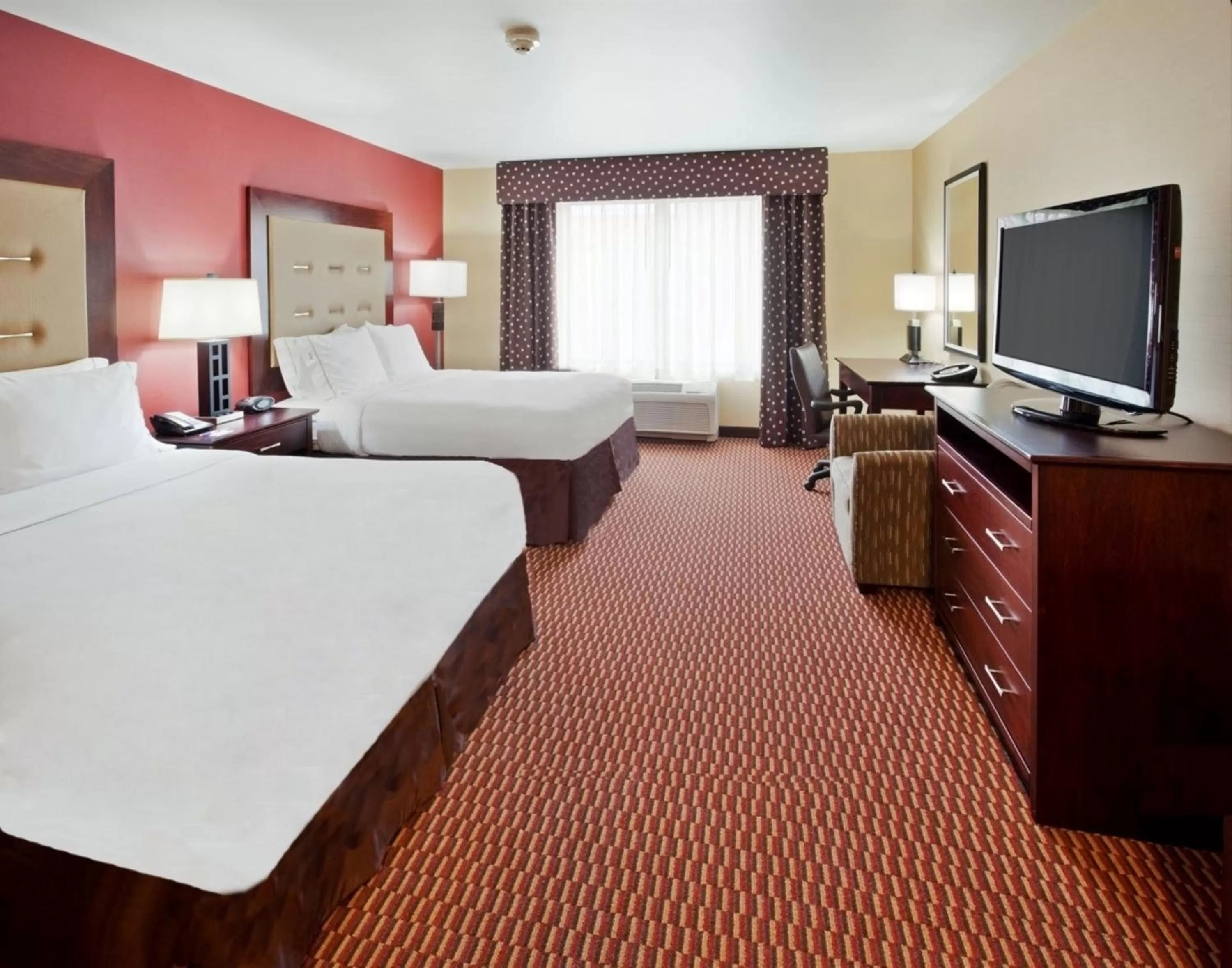 Photo of the whole room, Bed in Holiday Inn Express and Suites Great Falls by IHG