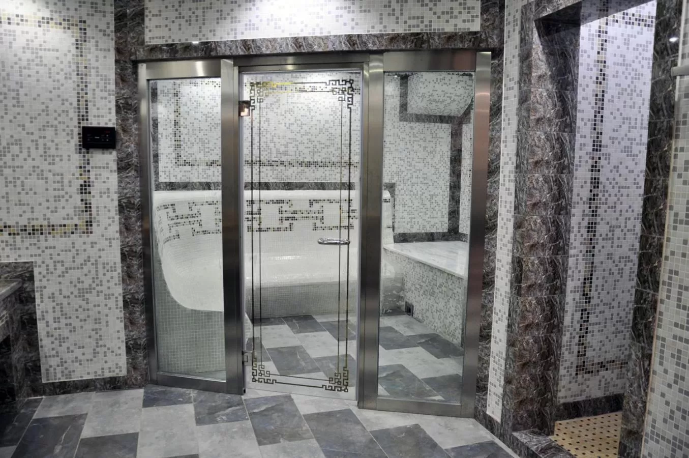 Sauna in Parliament Palace Hotel