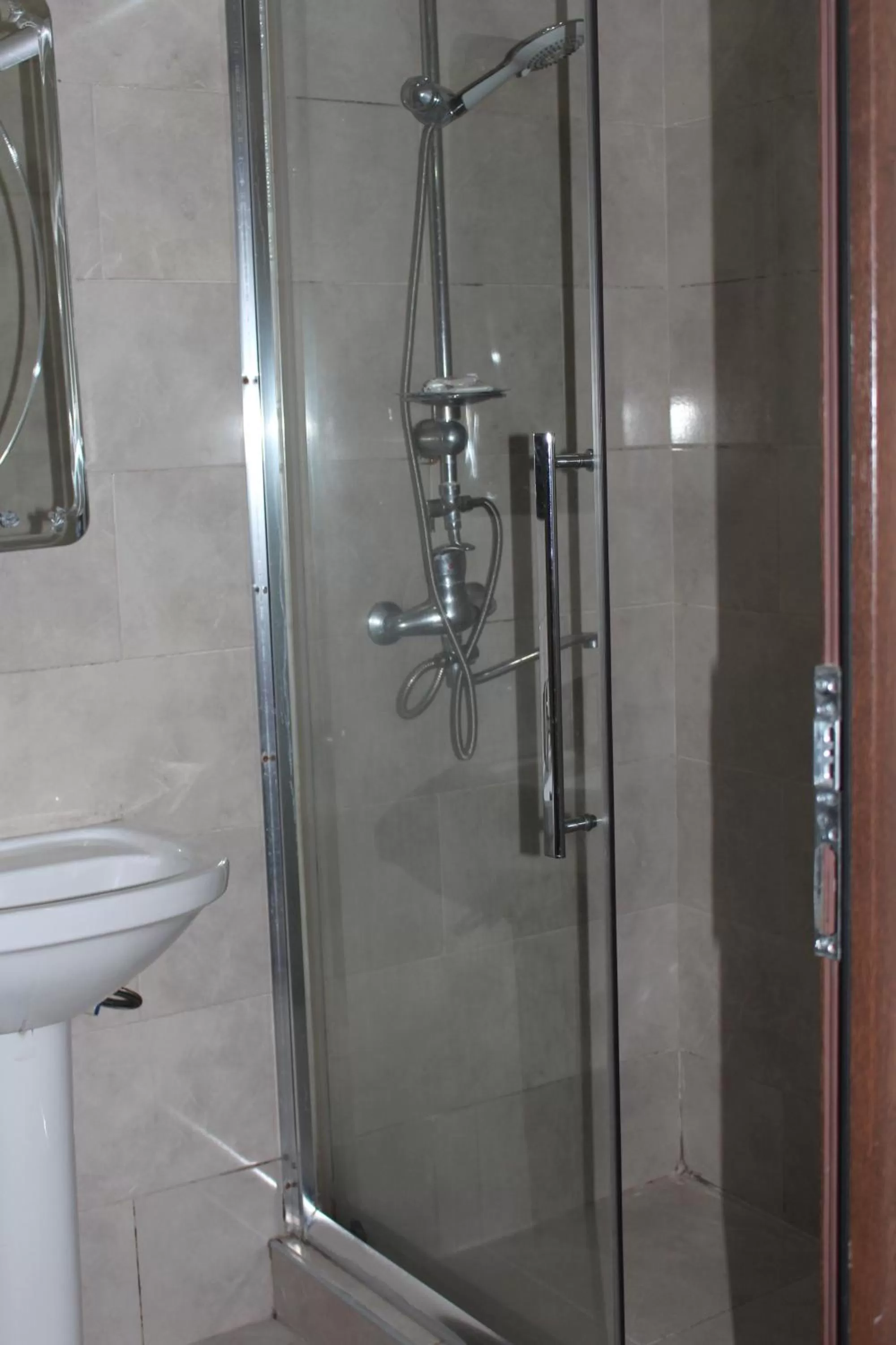 Bathroom in CATTALEYA