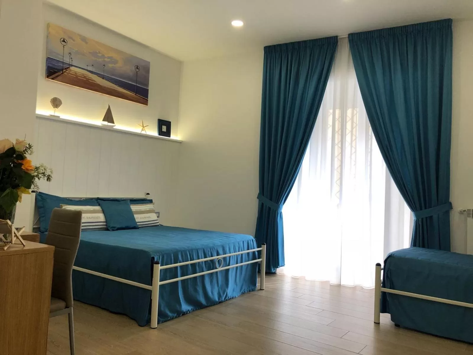 Property building, Bed in Antica Capri