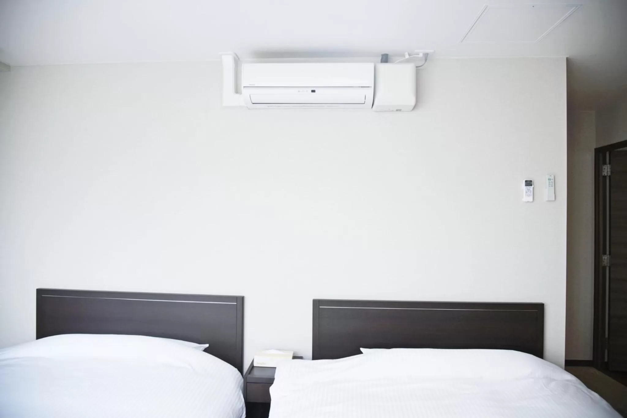 Bedroom, Bed in Hostel PLEASURE MARUYAMA