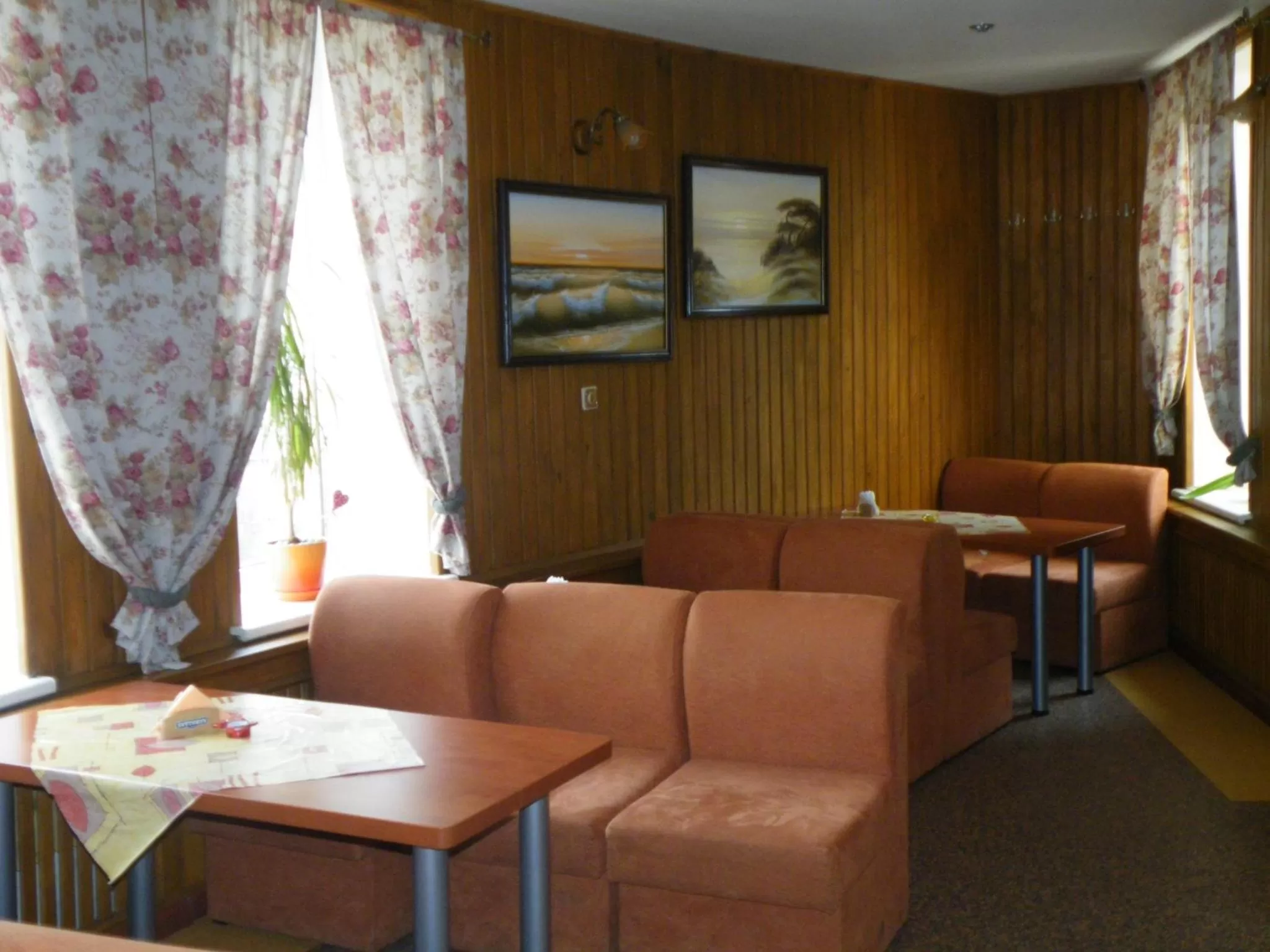 Restaurant/places to eat, Seating Area in Rugelis