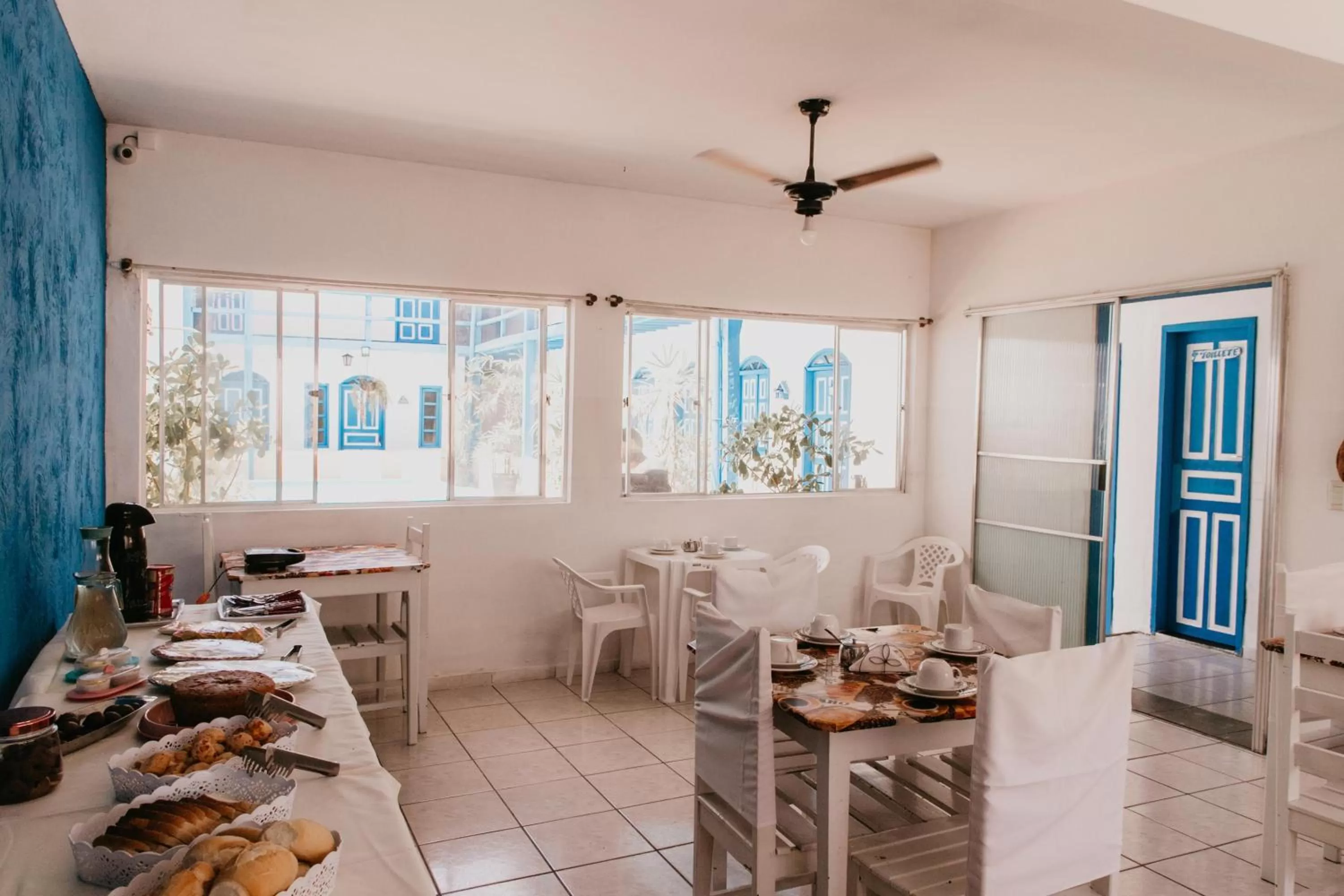 Restaurant/places to eat in Pousada Costamar