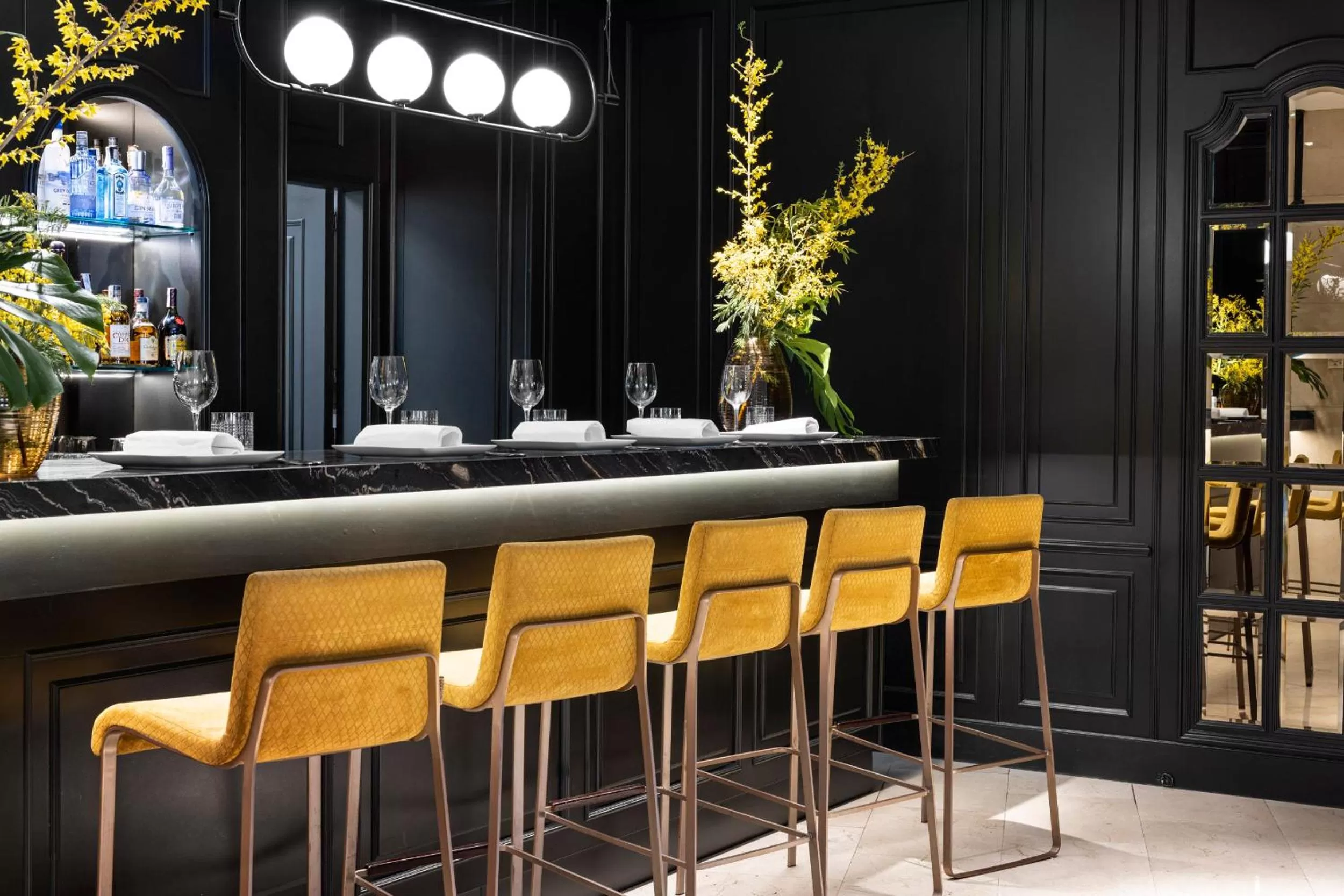 Lounge or bar in Emperador