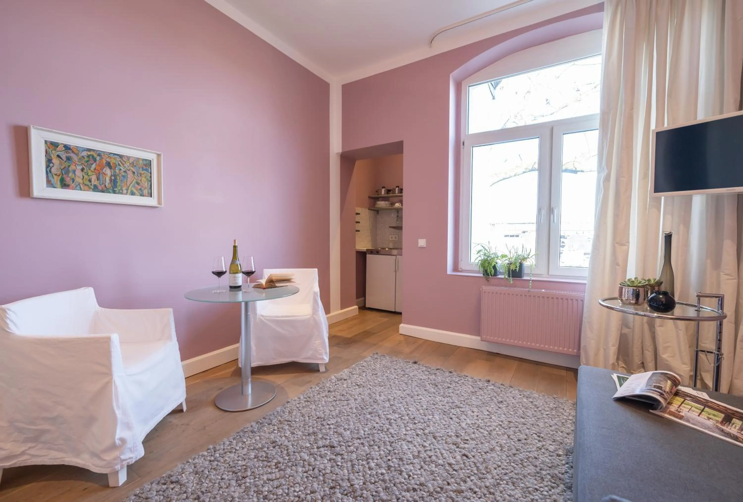 Living room, Bed in The New Yorker Hotel Köln-Messe