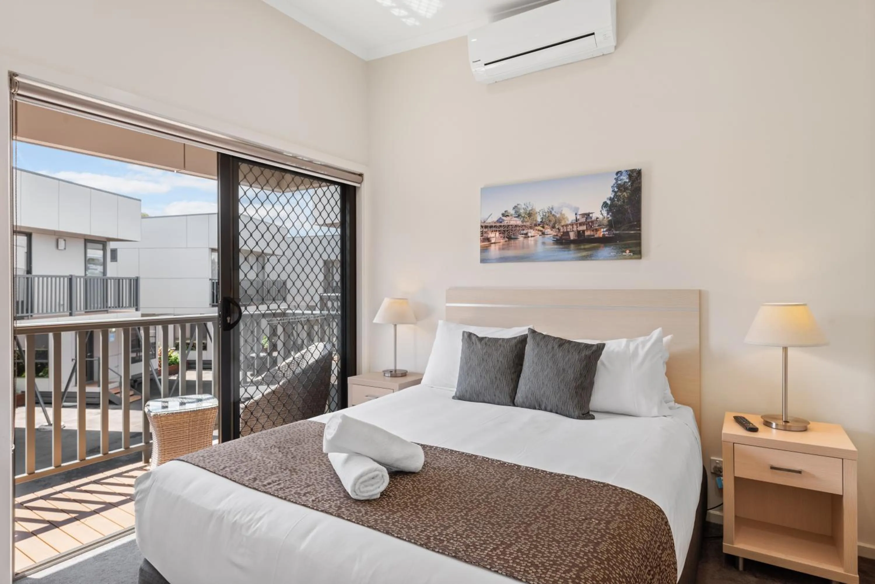 Bedroom, Bed in Discovery Parks - Melbourne