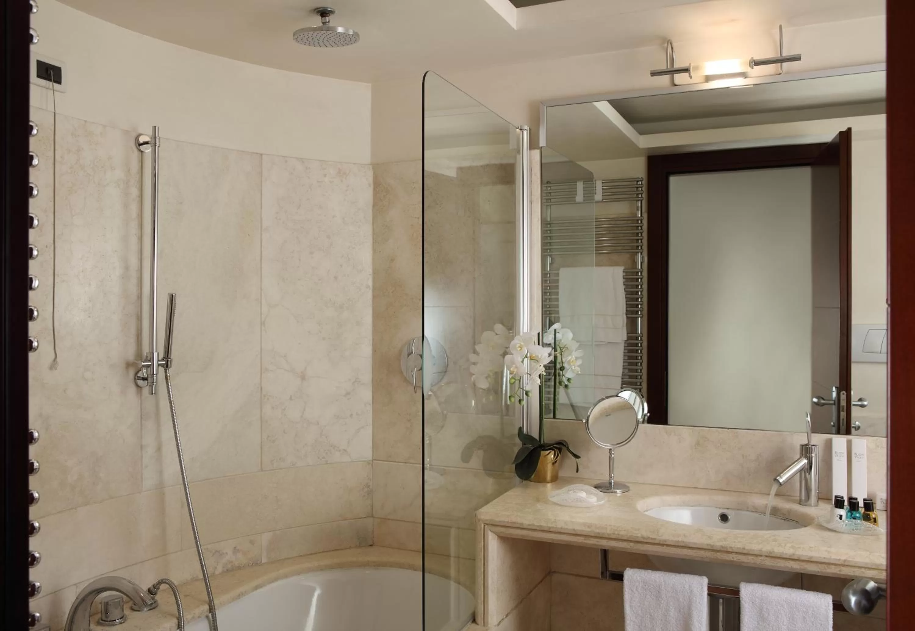 Bathroom in Ruzzini Palace Hotel