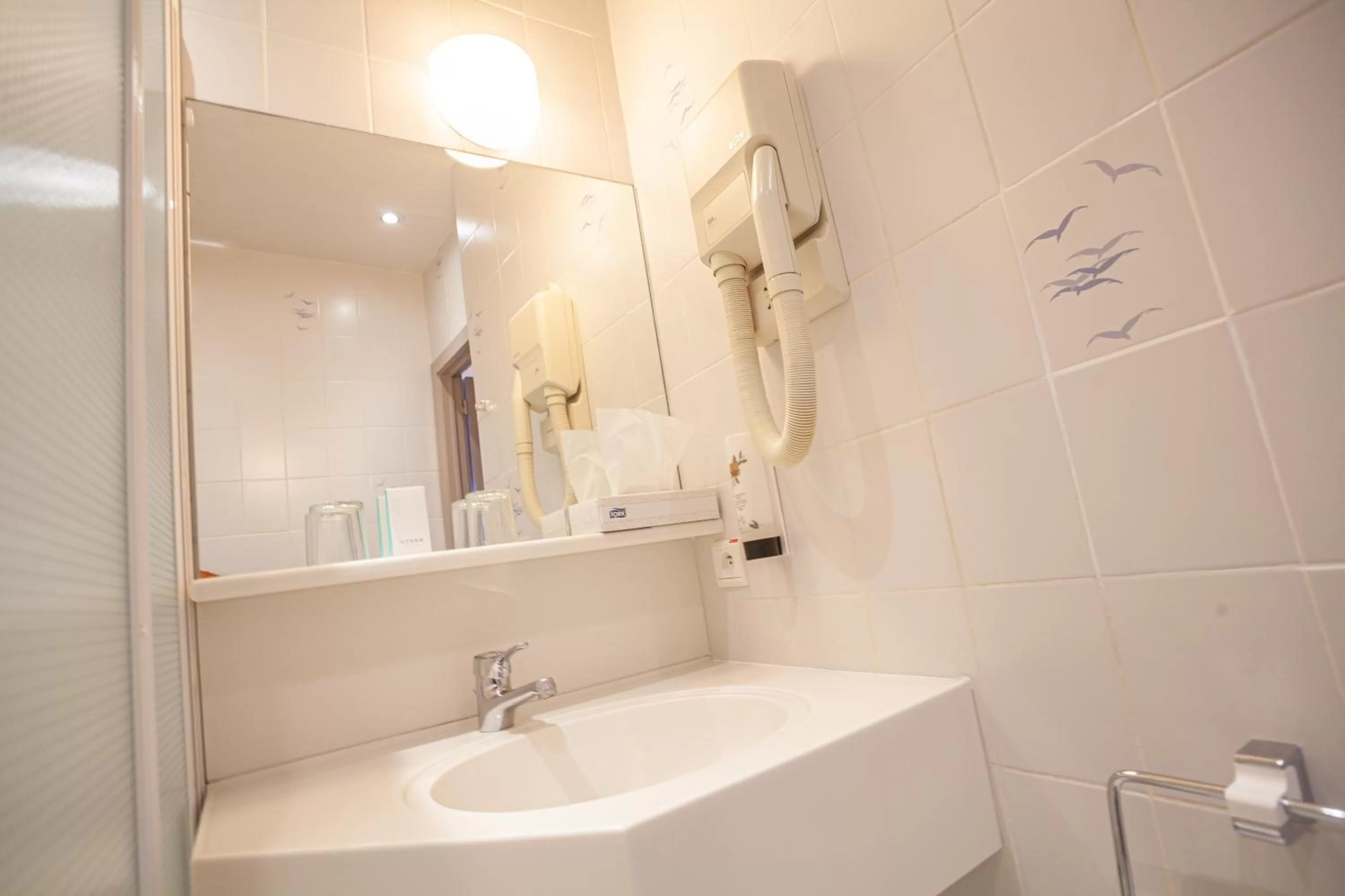 Bathroom in Hotel Monaco Zeebrugge Beach by Rikas Hotels