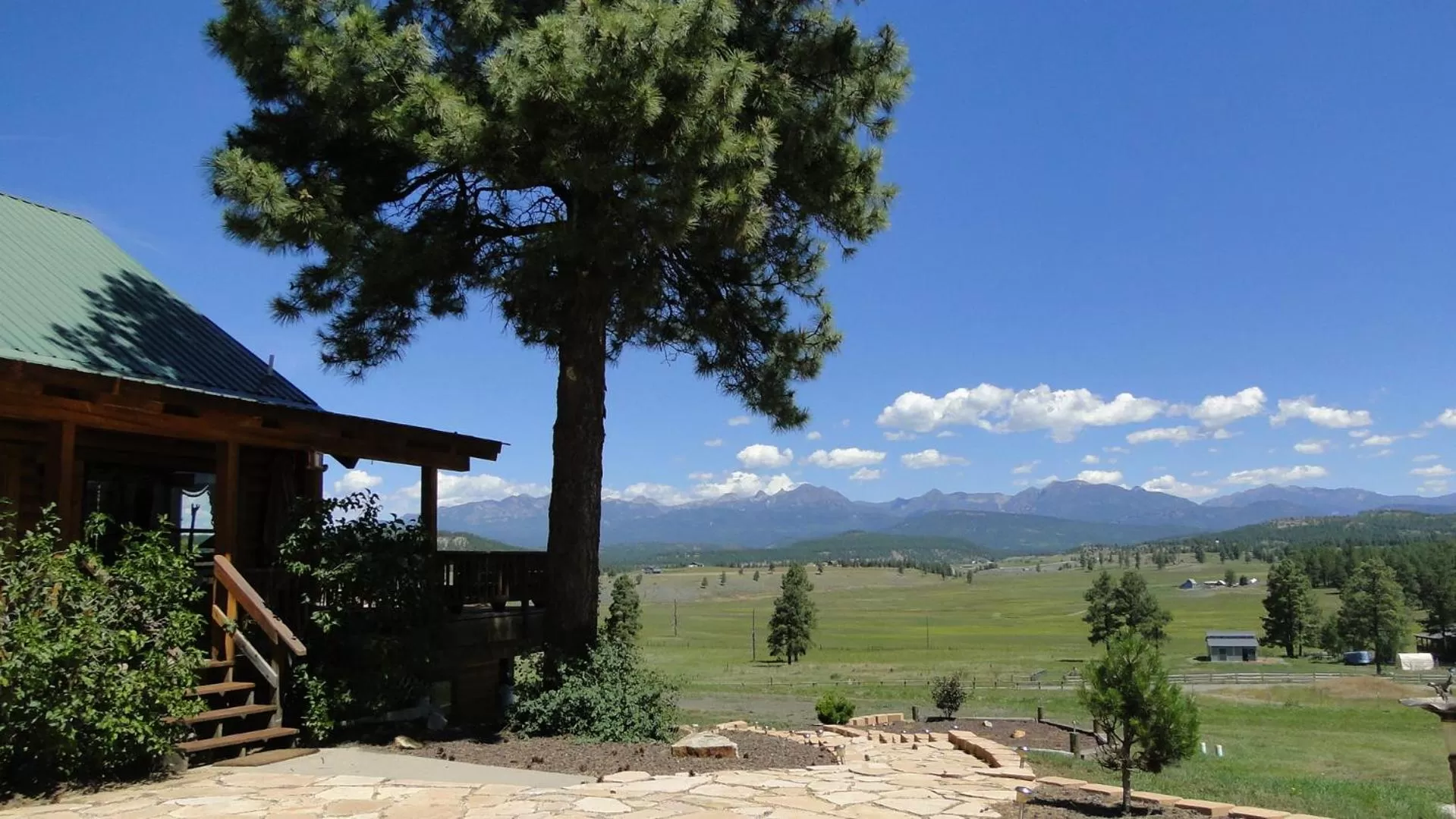 Garden in Elkwood Manor Bed & Breakfast