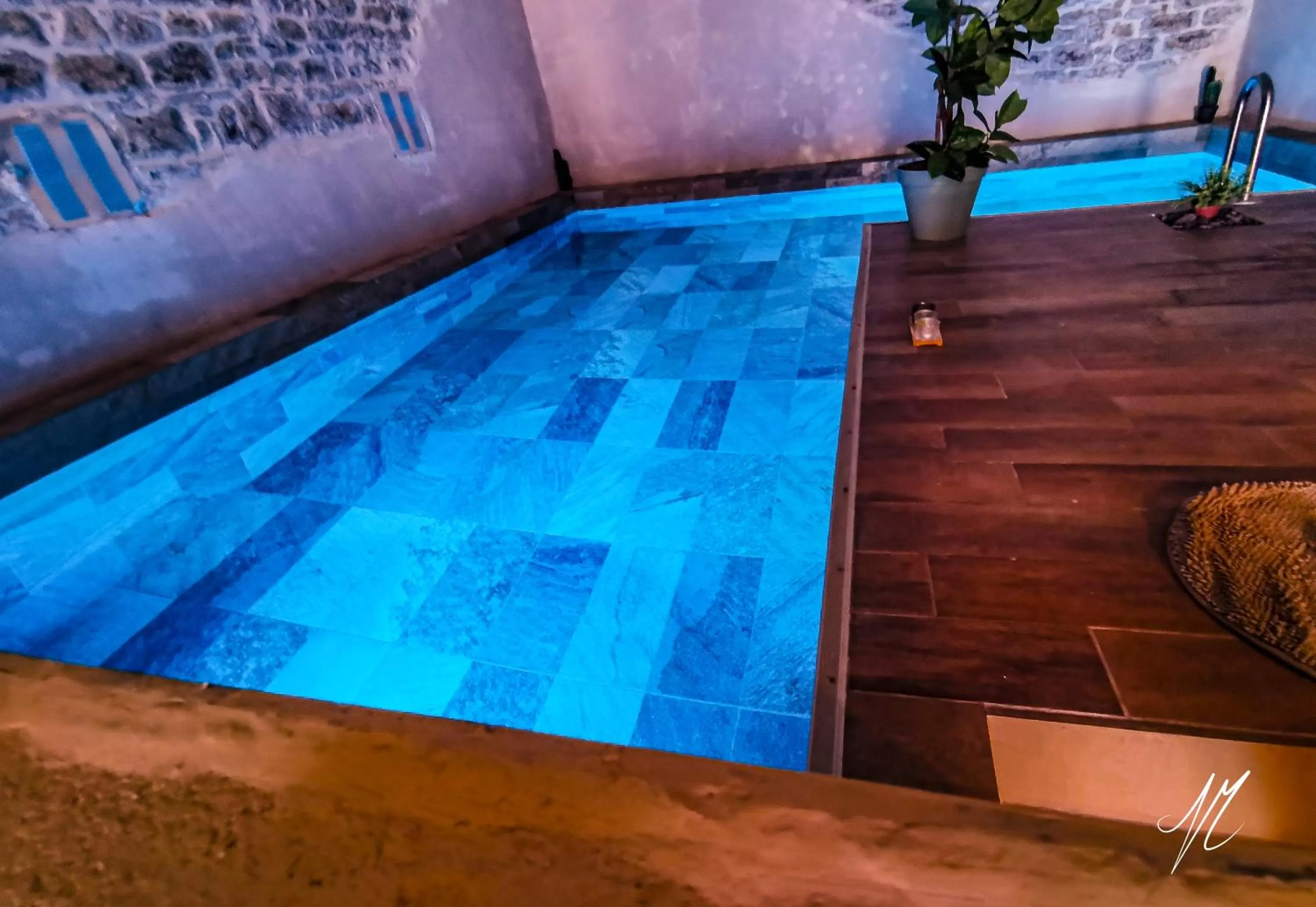 Swimming pool in LA GRANGE DES FRANGINES