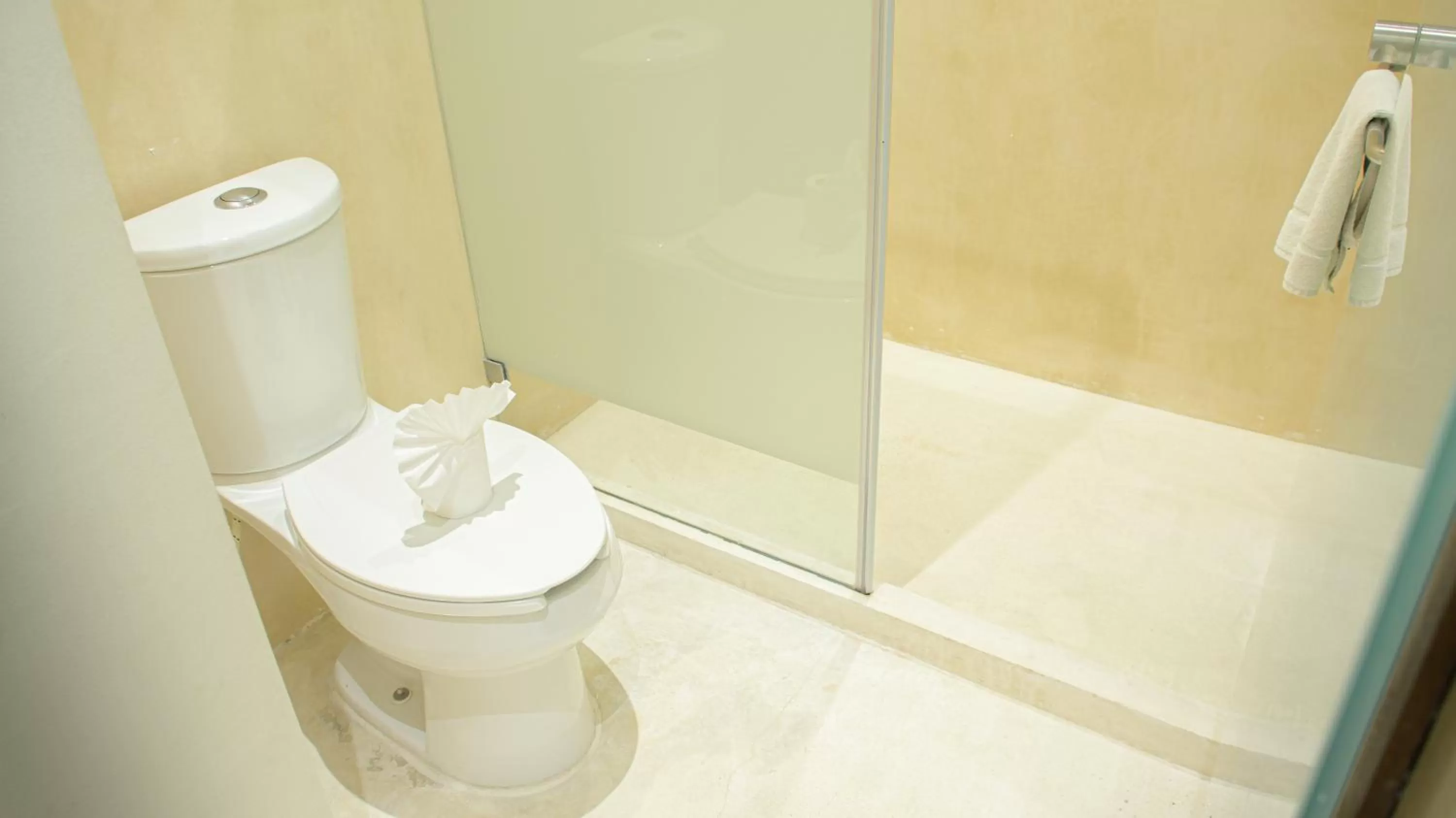 Shower in Moonshine Tulum Hotel & Hostel