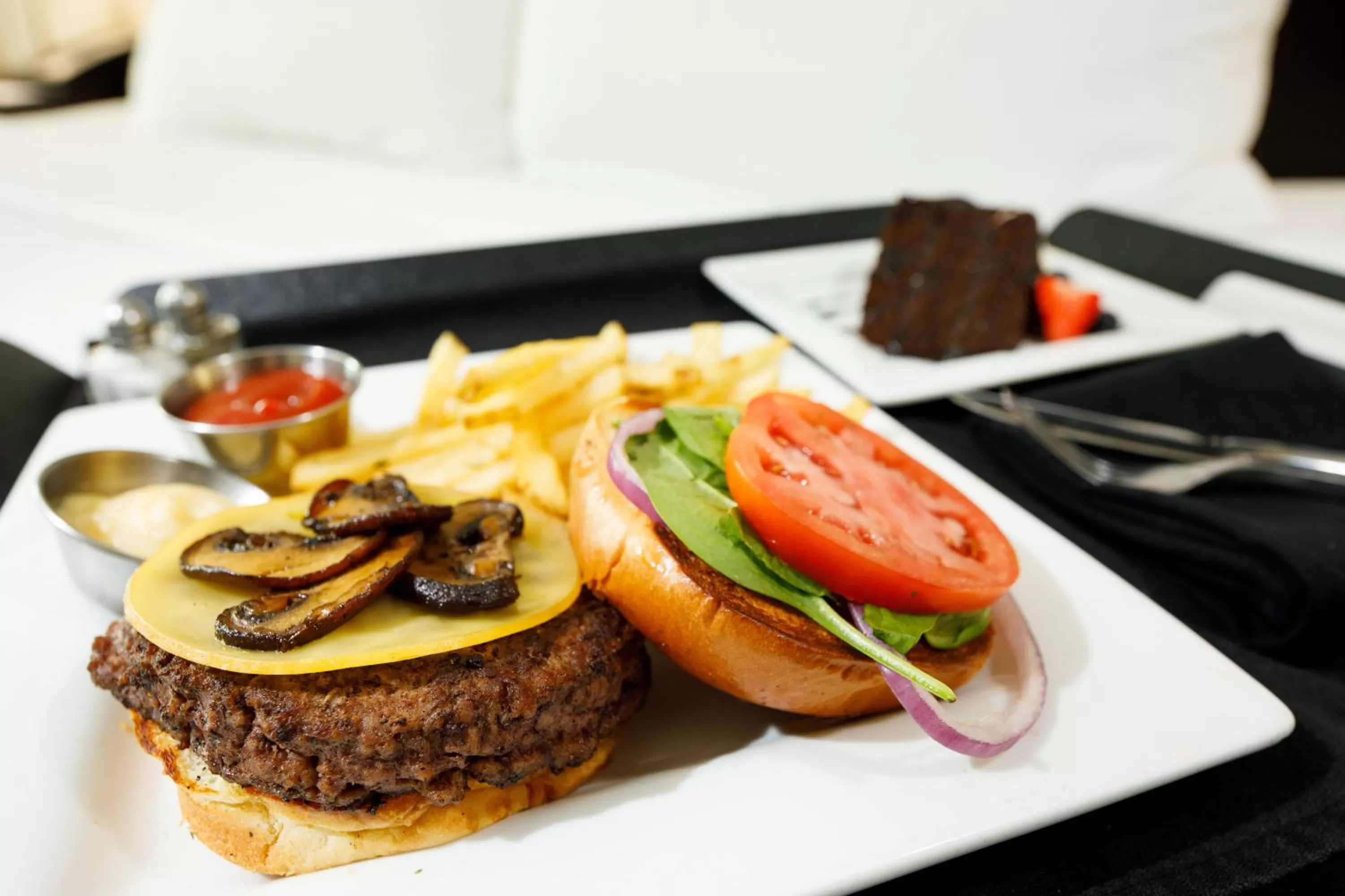 Restaurant/places to eat in Crowne Plaza Memphis Downtown by IHG