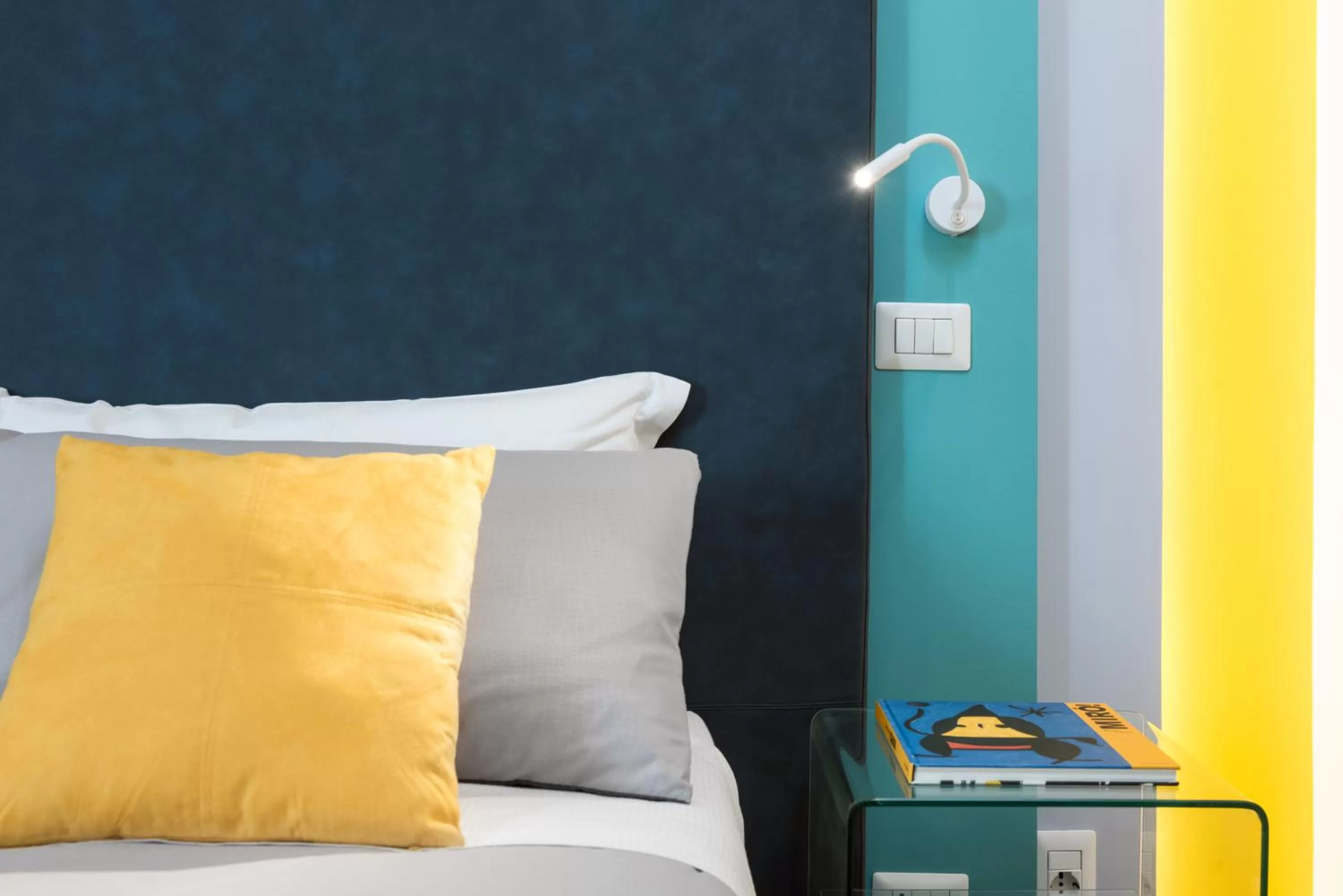 Bed in Circle in the Square