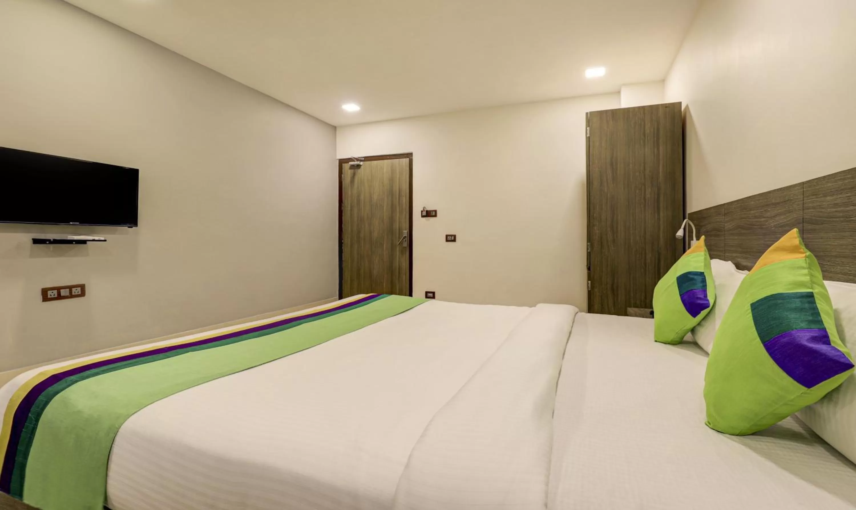 Bedroom, Bed in Treebo Arna Residency