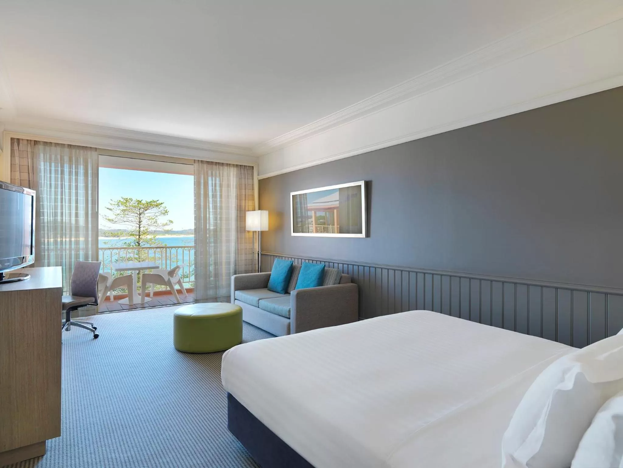 Photo of the whole room, Bed in Crowne Plaza Terrigal Pacific by IHG