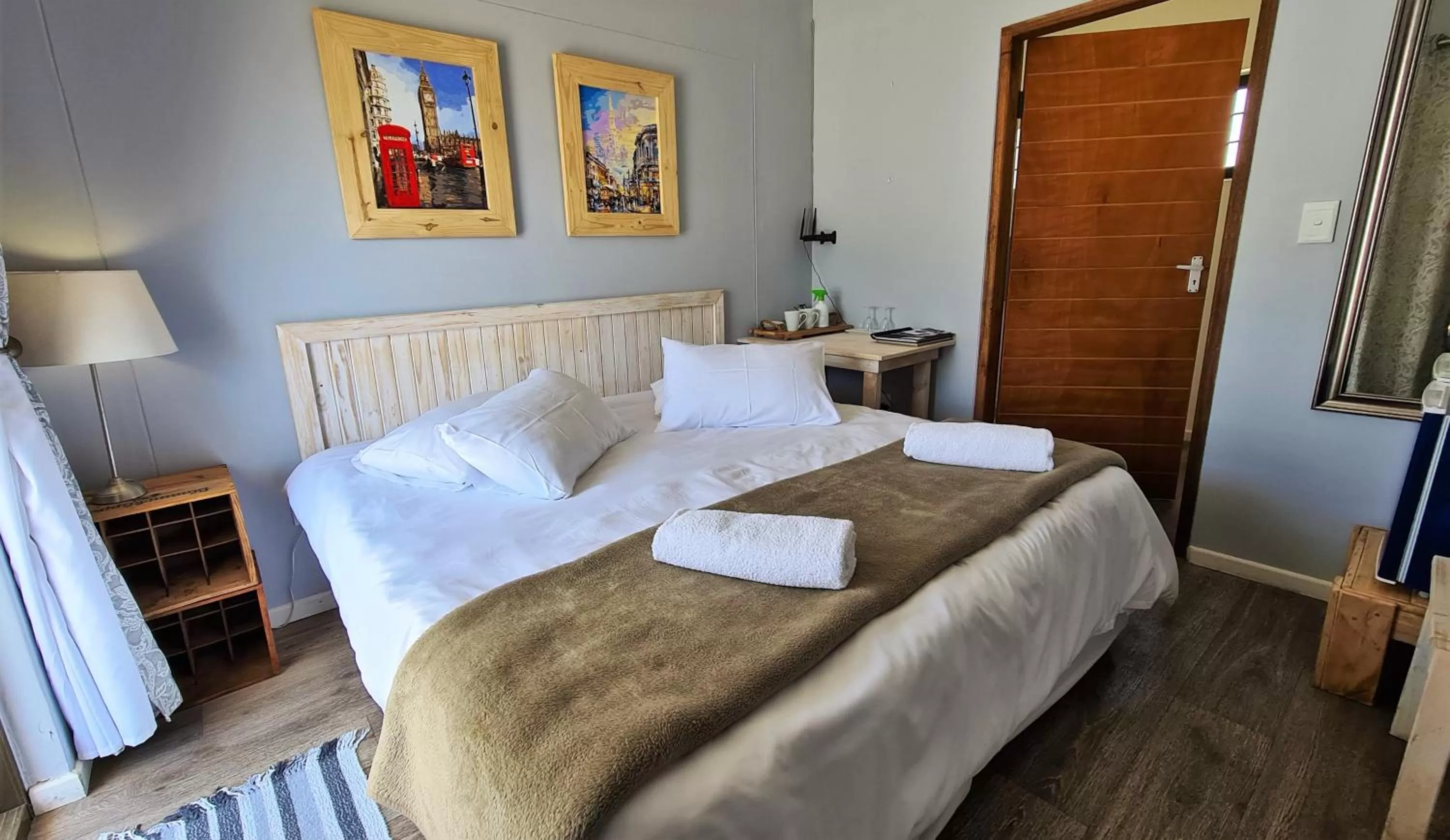 Bed in Tiende Laan Bed & Breakfast and Self-Catering