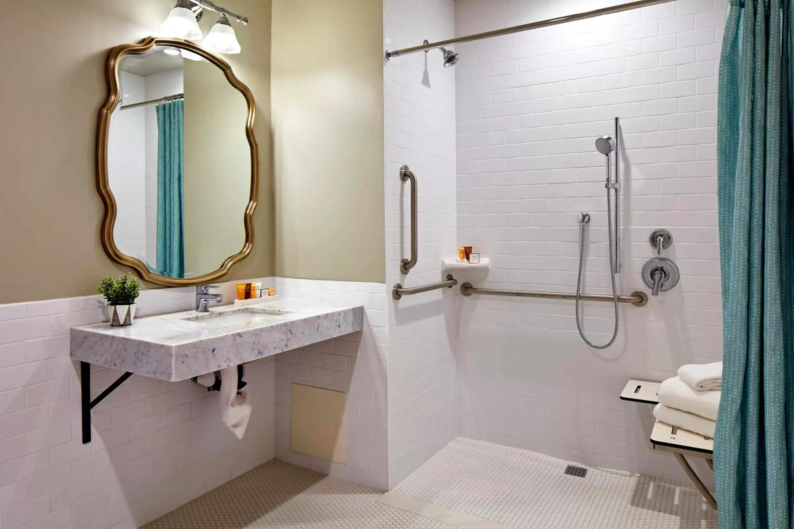 Double Room in Glorietta Bay Inn Double Room in Glorietta Bay Inn