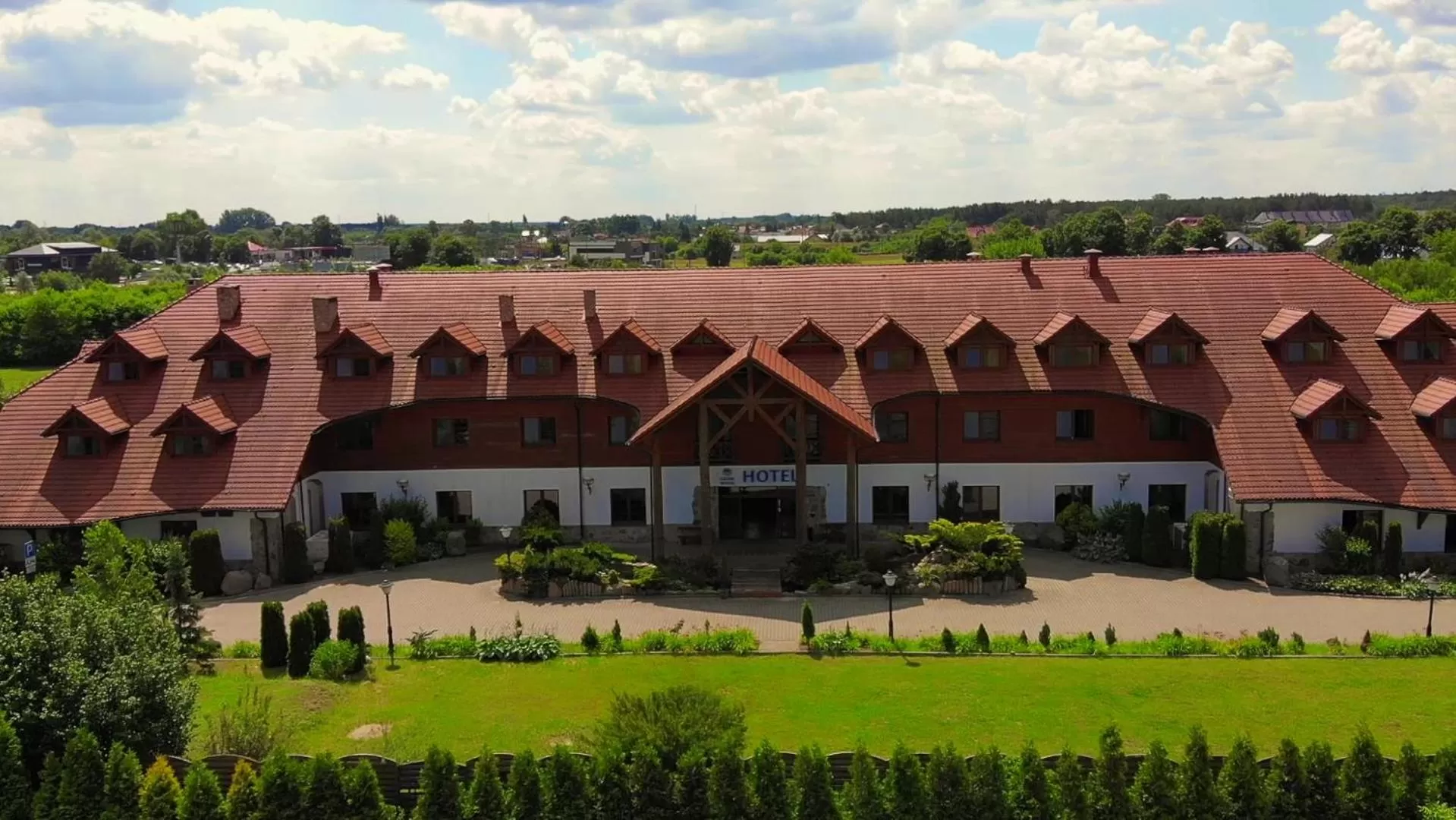 Facade/entrance in HOTEL CICHA WODA NIEPORĘT