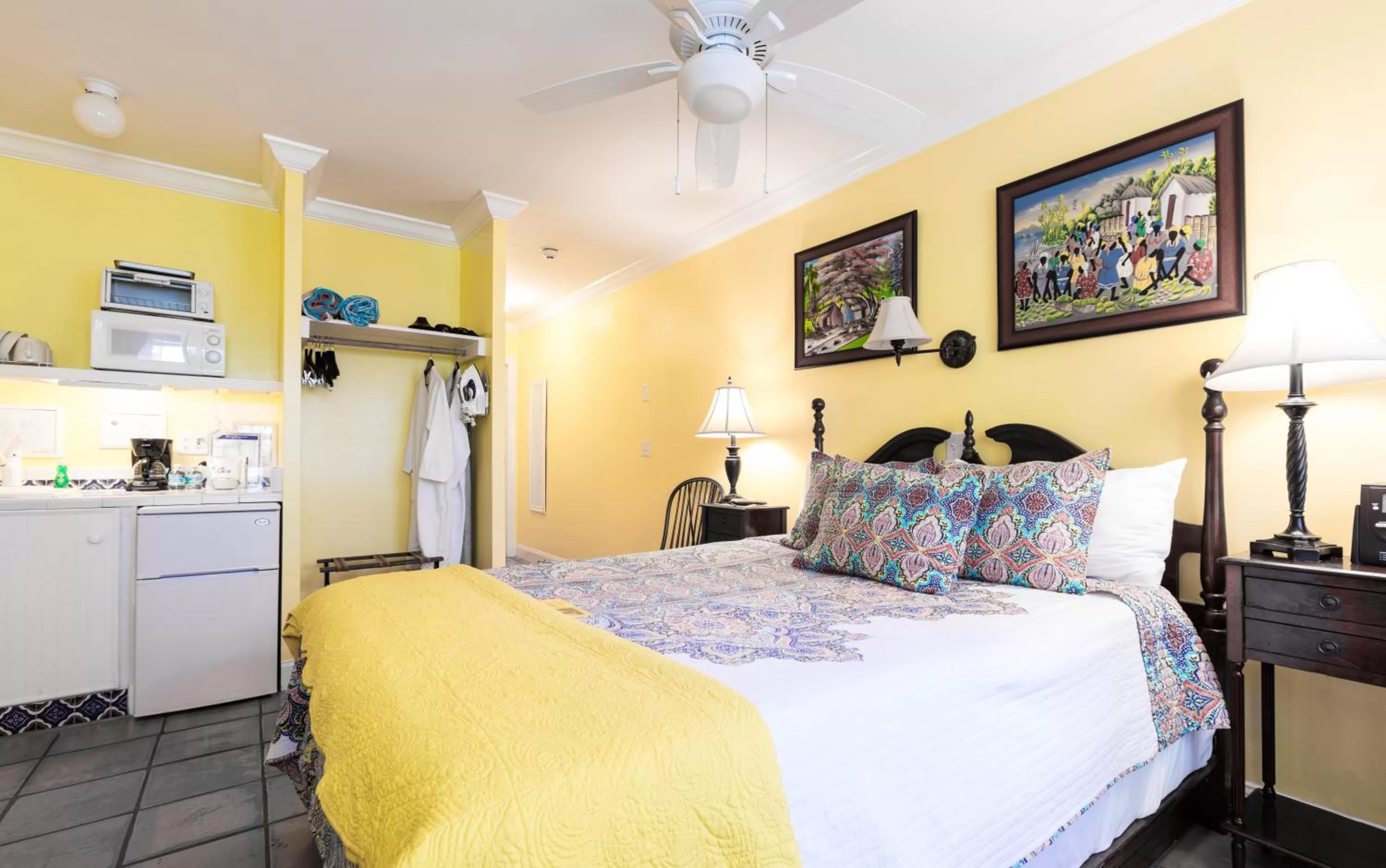 Bedroom, Bed in The Caribbean Court Boutique Hotel