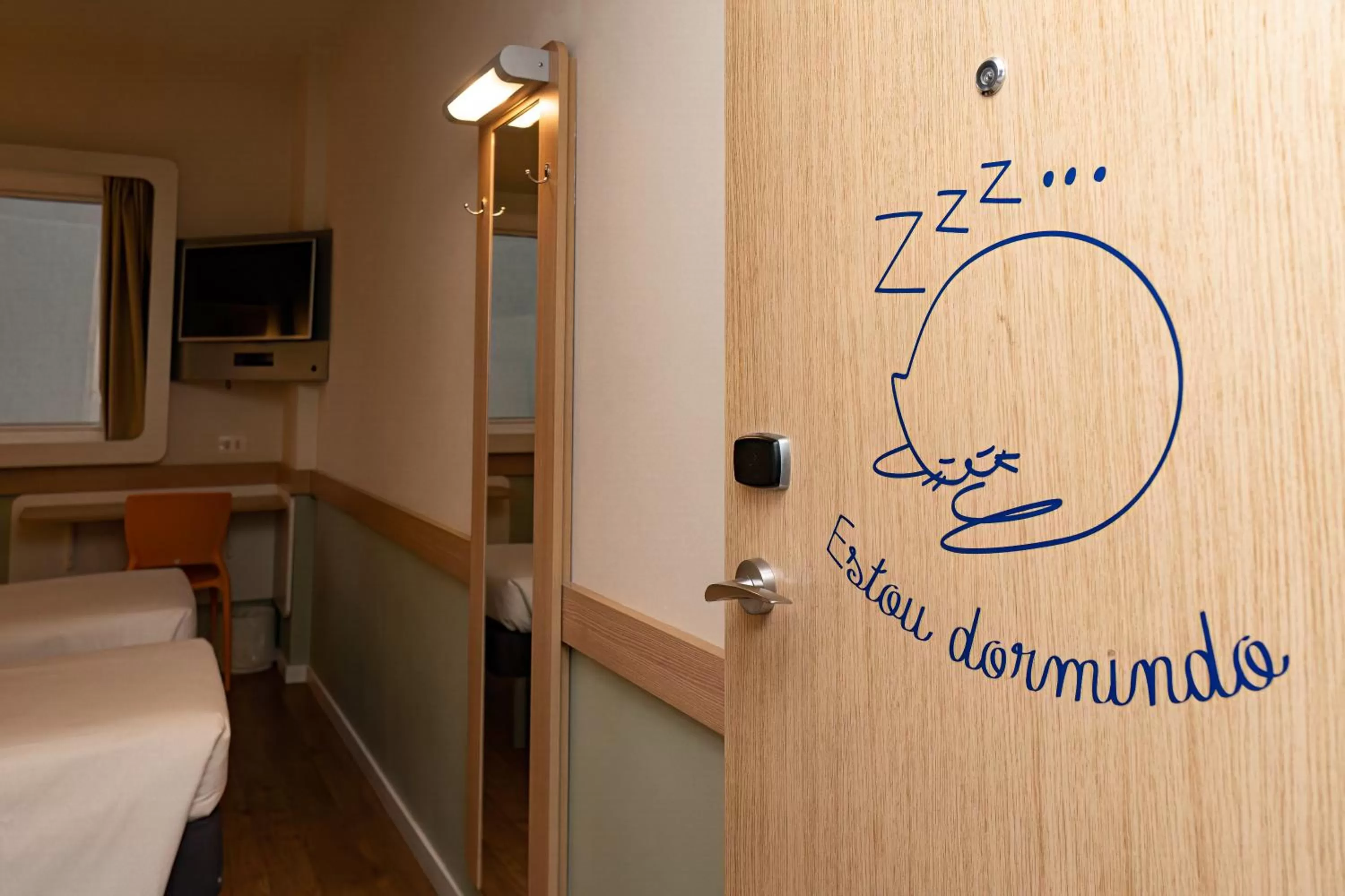 Facade/entrance, Bed in ibis budget Curitiba Aeroporto