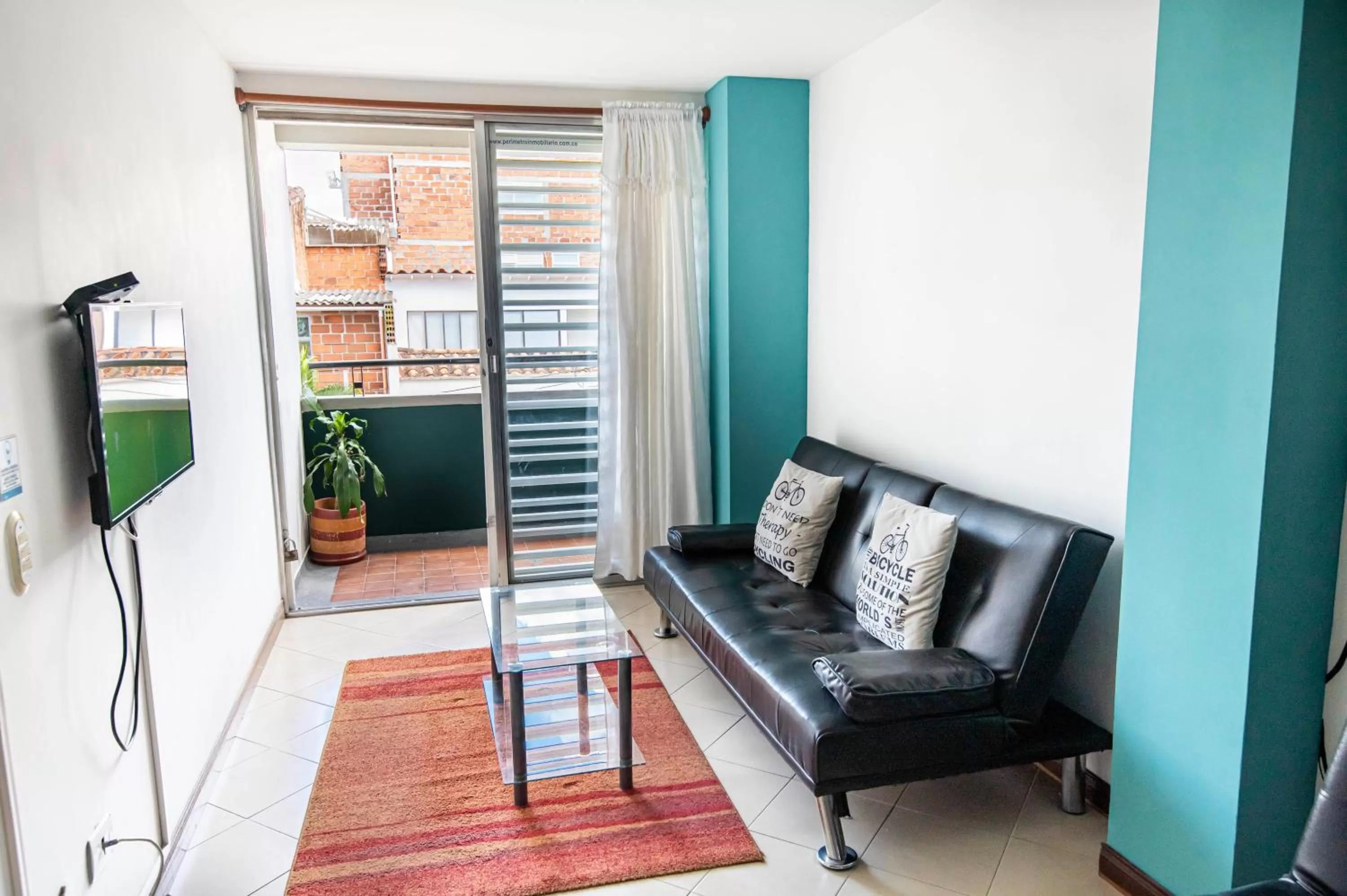 Communal lounge/ TV room, Seating Area in Poblado Guest House