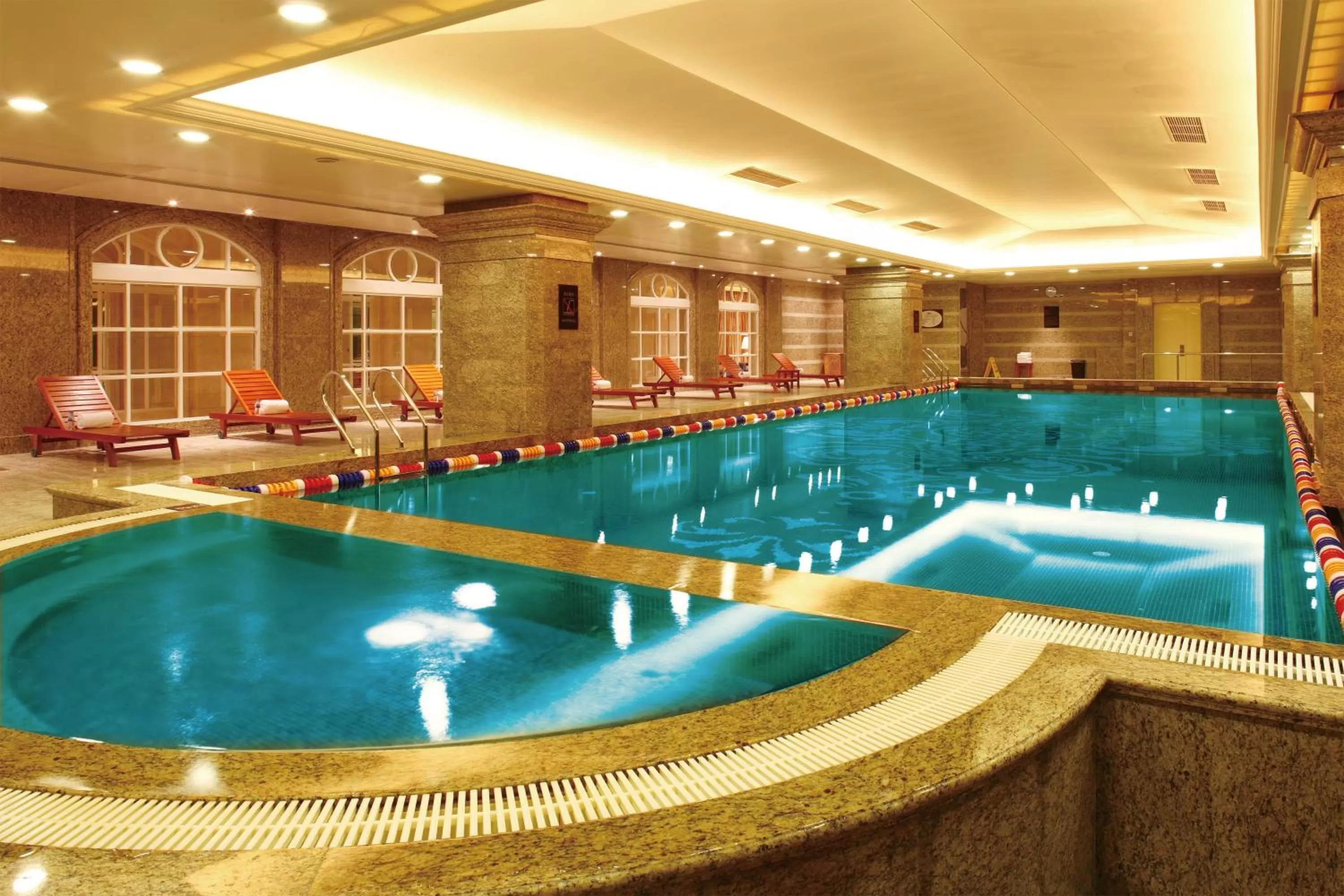 Swimming pool in Grand Central Hotel Shanghai - Nanjing Road