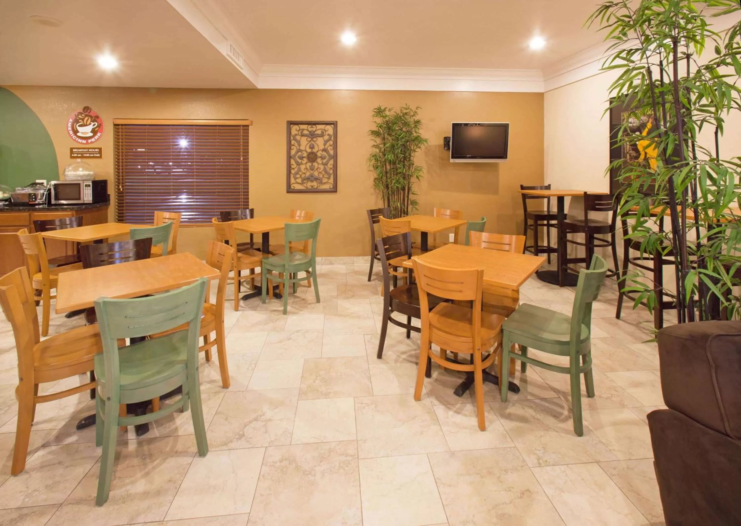 Restaurant/places to eat in AmericInn by Wyndham Johnston Des Moines