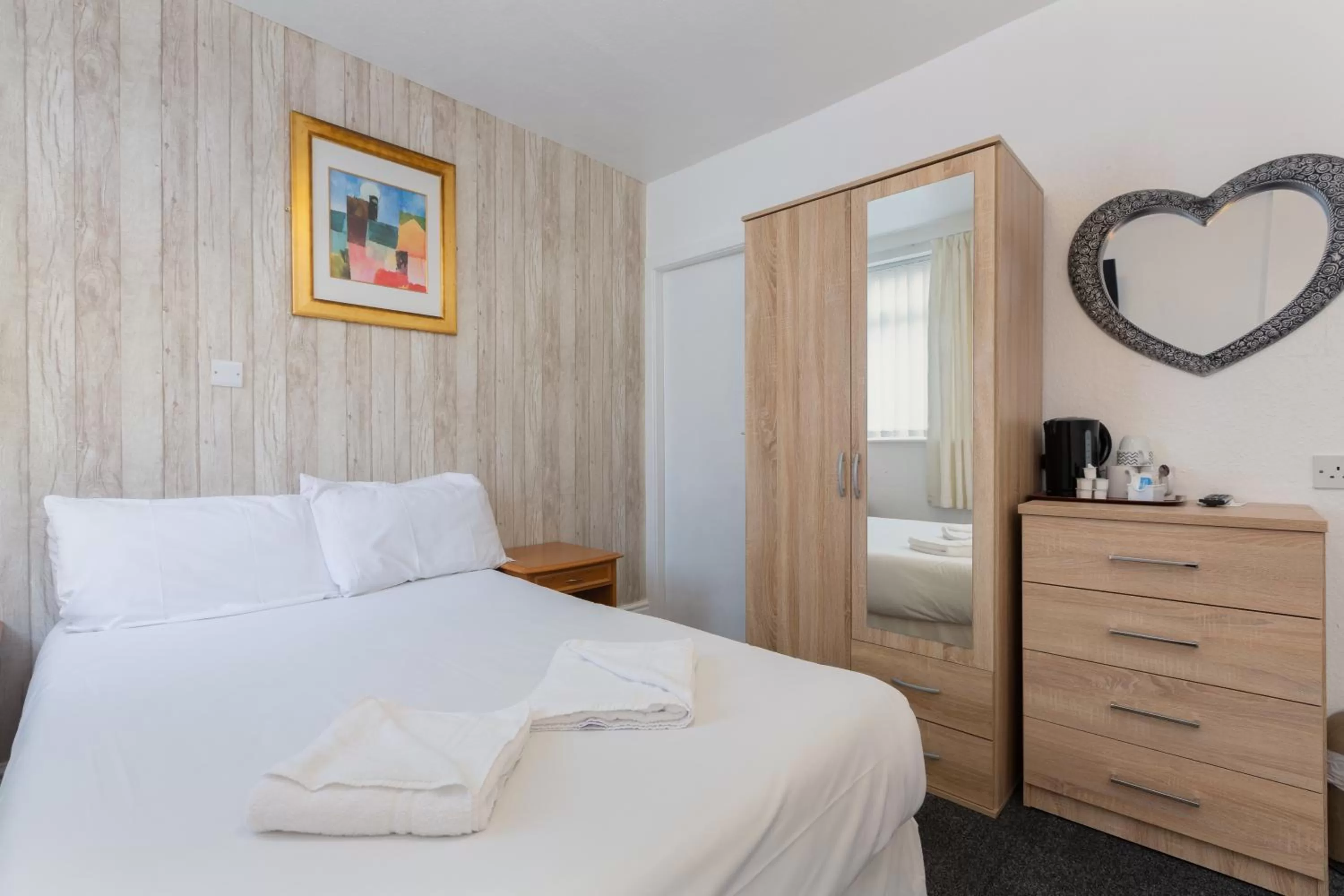 Bedroom, Bed in The Sandringham Court Hotel & Sports Bar-Groups Welcome here-High Speed Wi-Fi