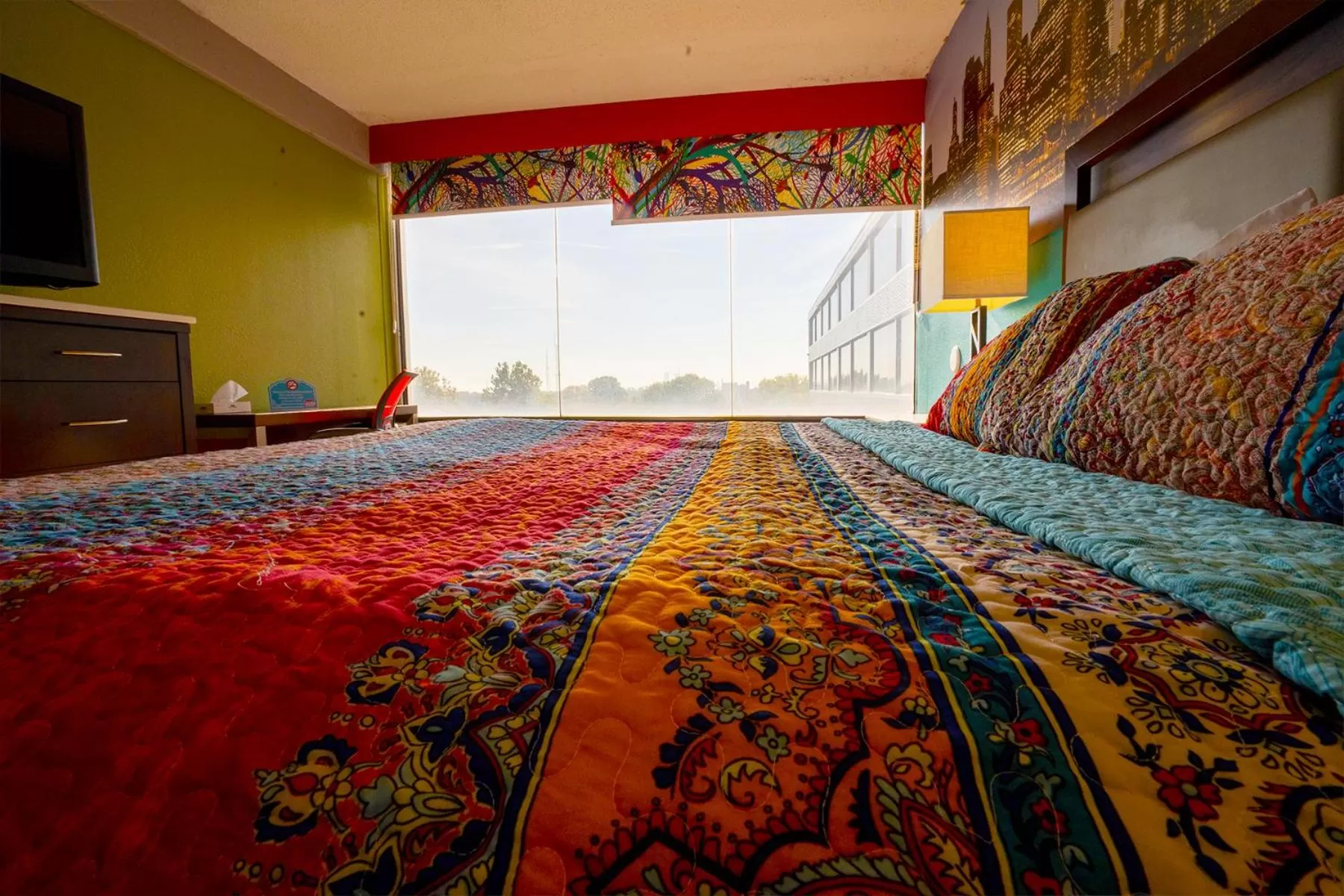 Bed in Philly Inn & Suites