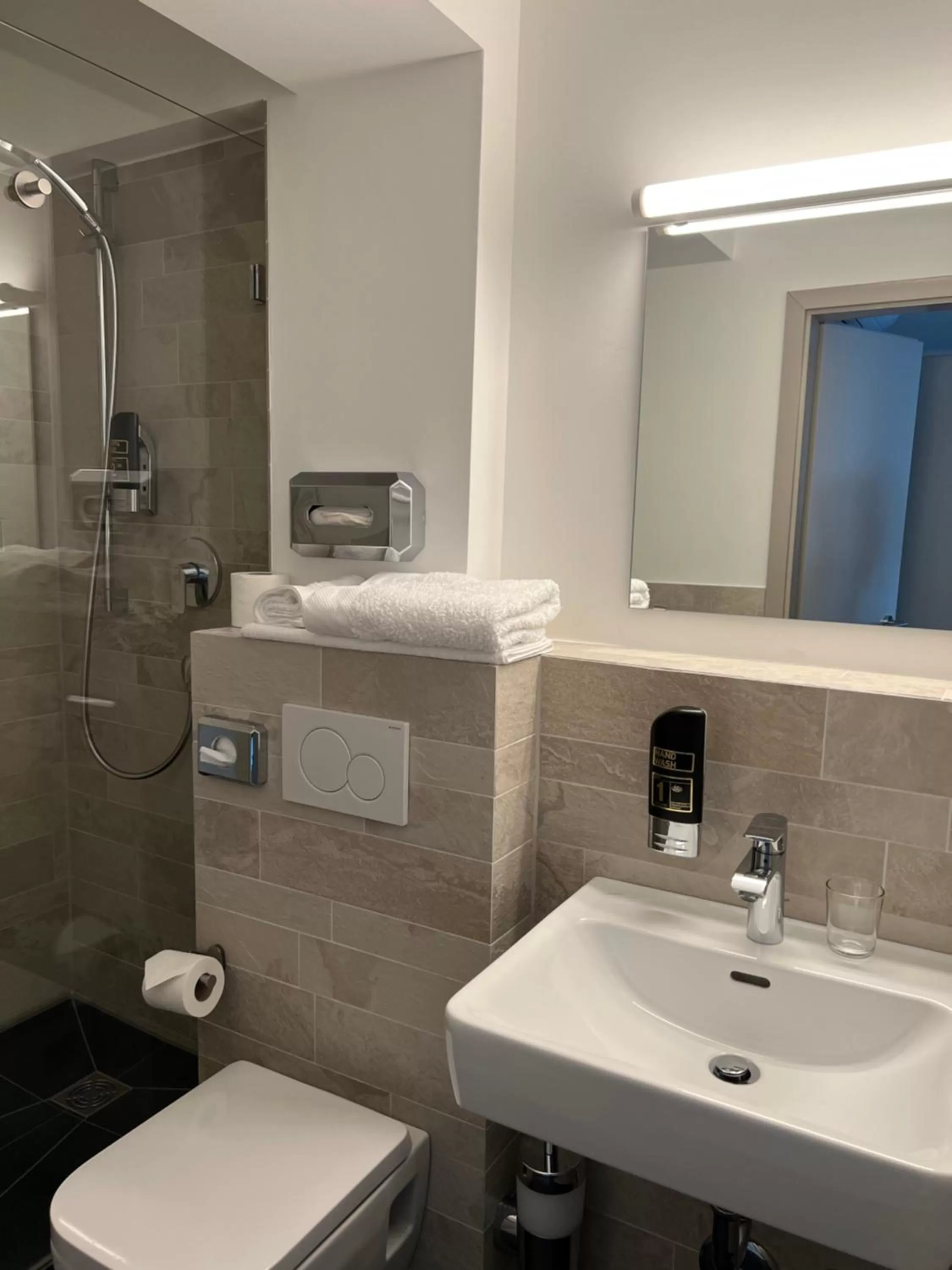 Toilet, Bathroom in Hotel 83