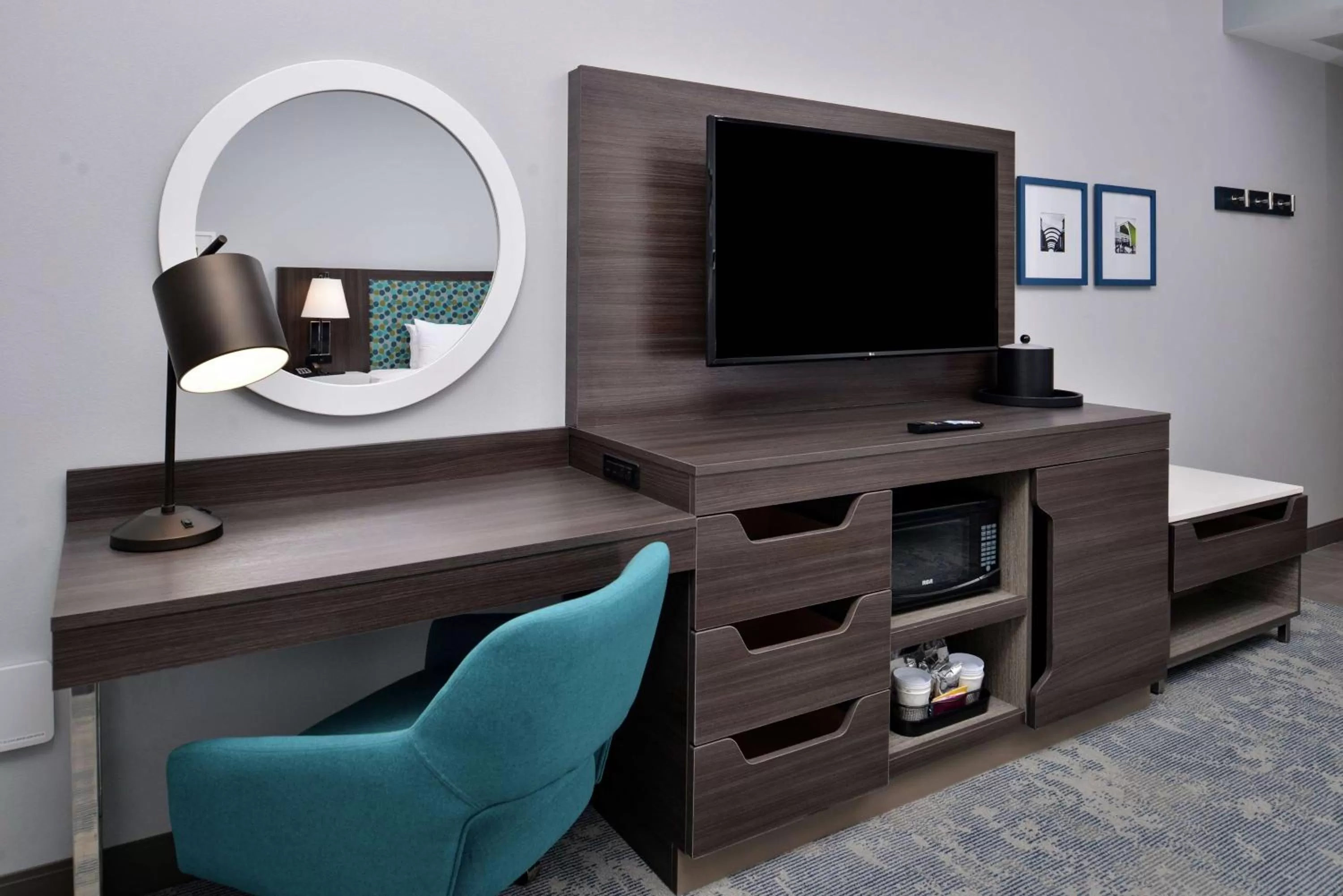 Bedroom in Hampton Inn Cedar Falls Downtown, Ia